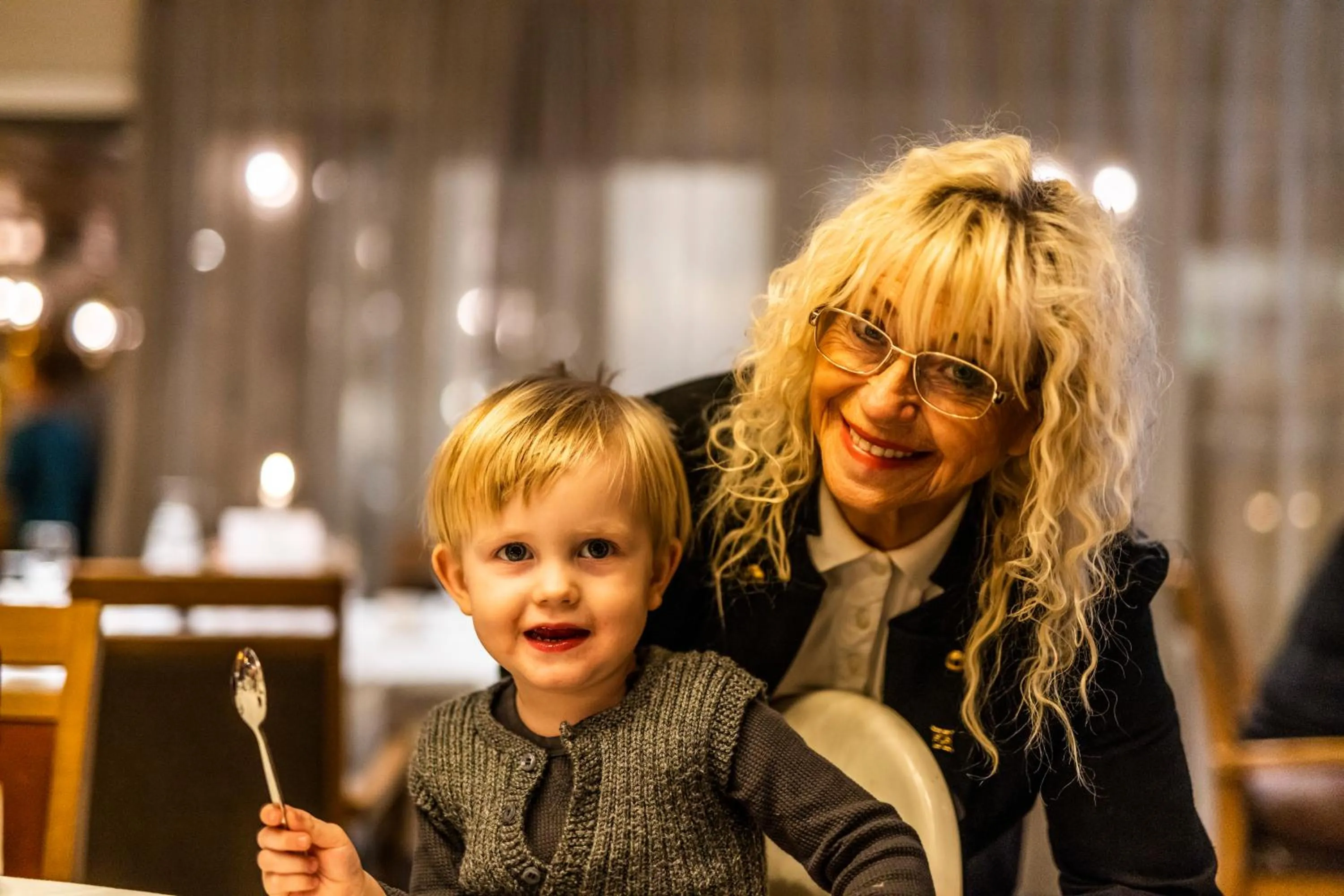 Restaurant/places to eat in Straand Hotel