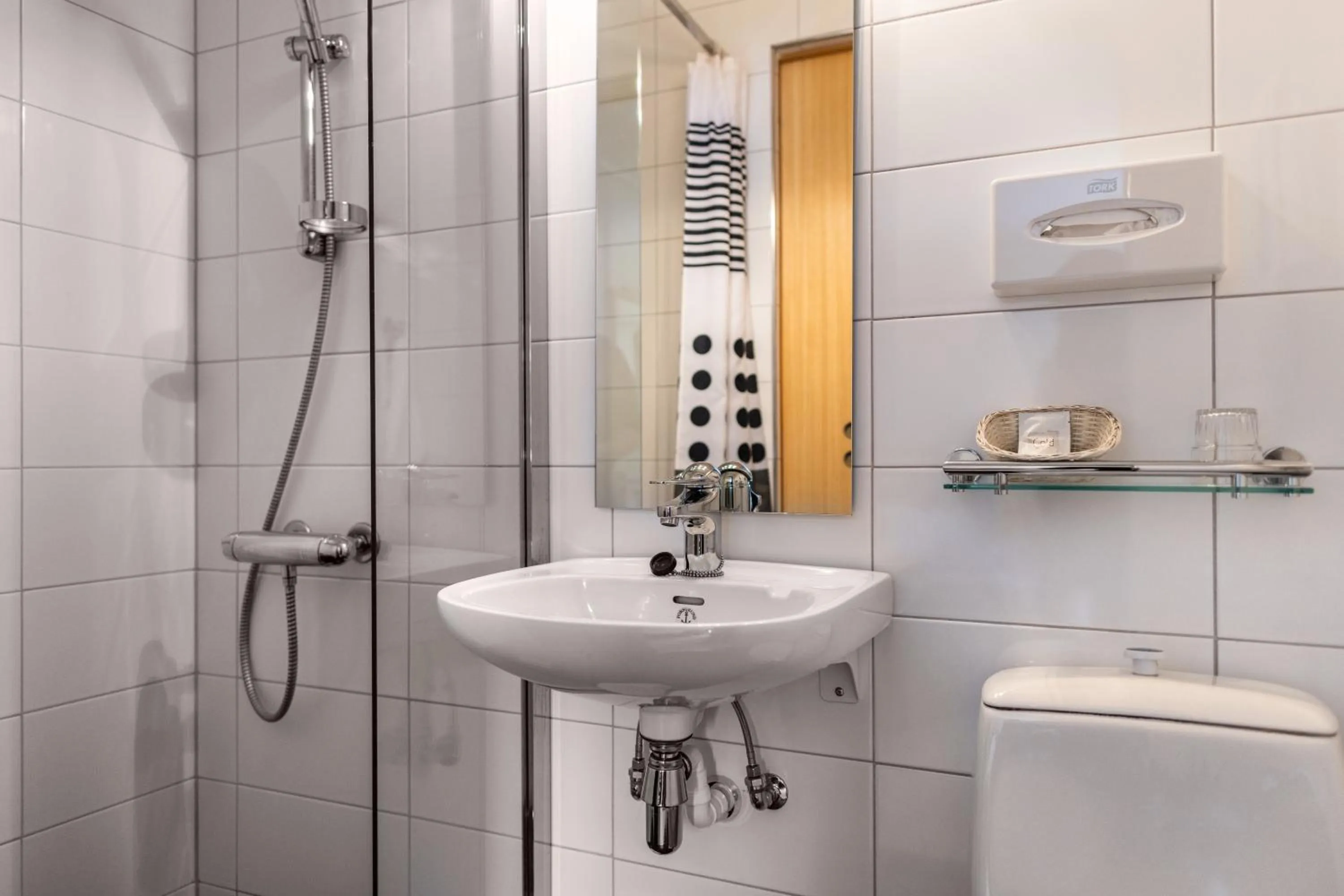 Shower in Straand Hotel