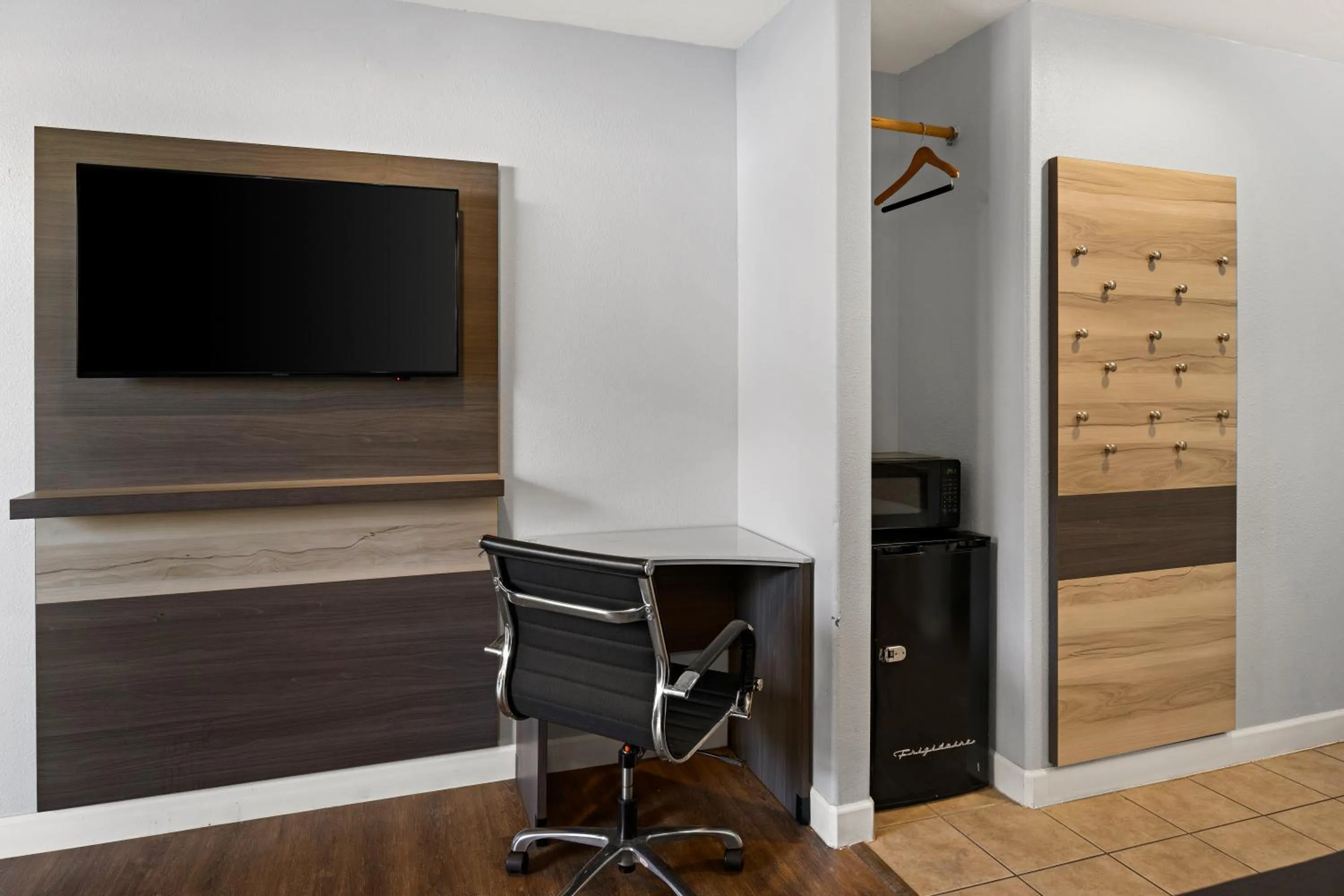 Bedroom in Bay Breeze Inn