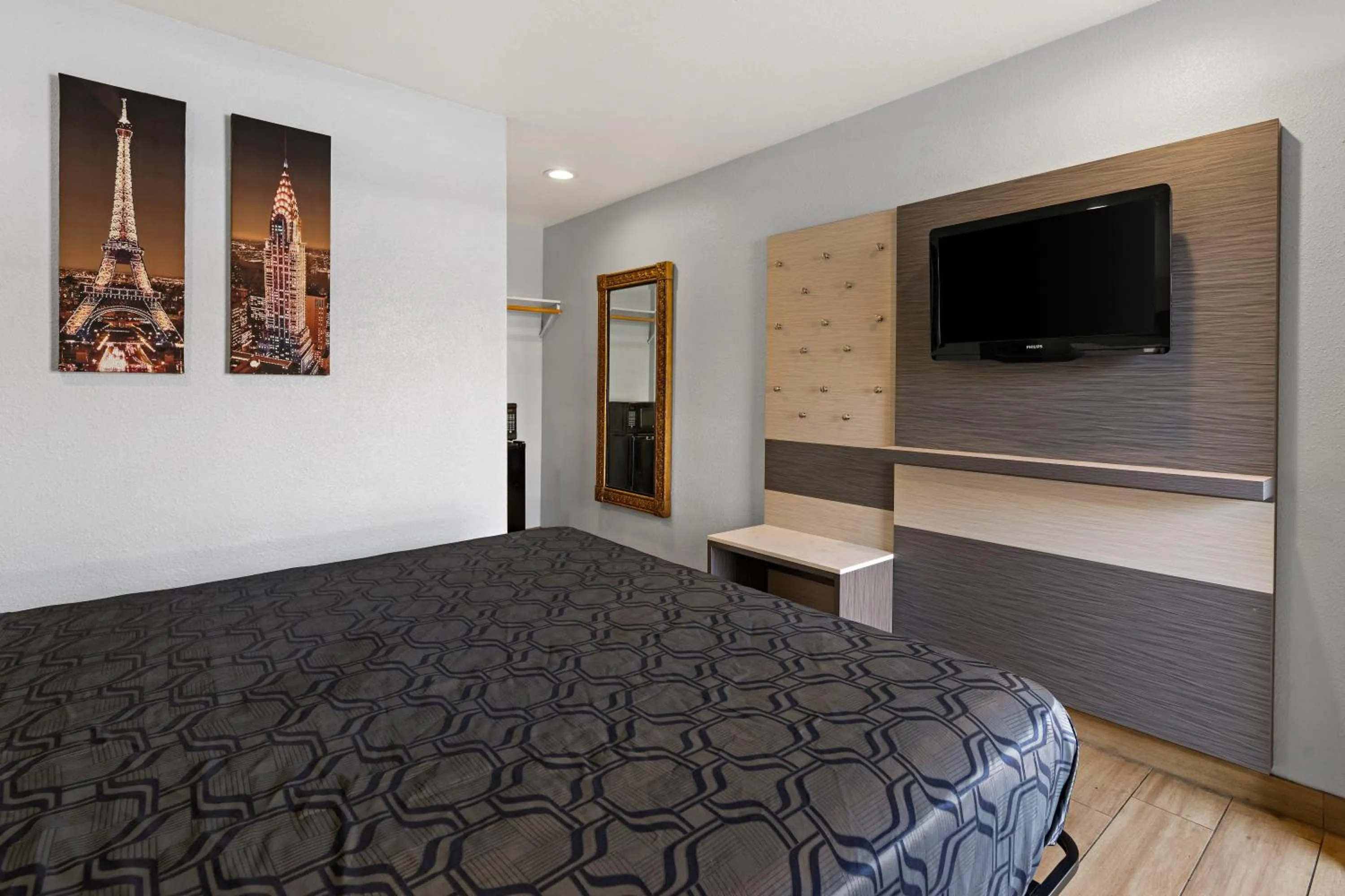 Bedroom, Bed in Bay Breeze Inn