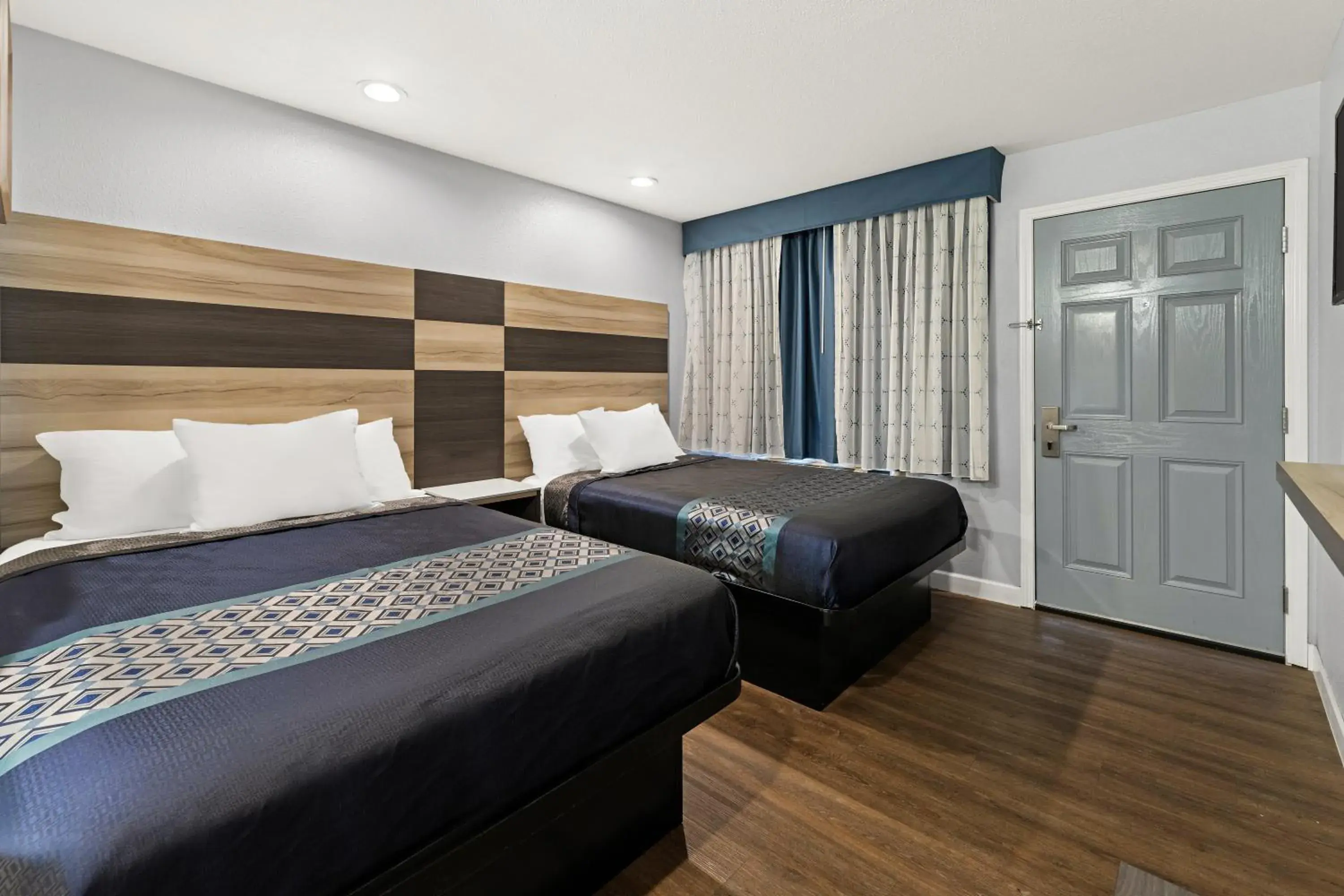 Bedroom, Bed in Bay Breeze Inn Bedroom, Bed in Bay Breeze Inn