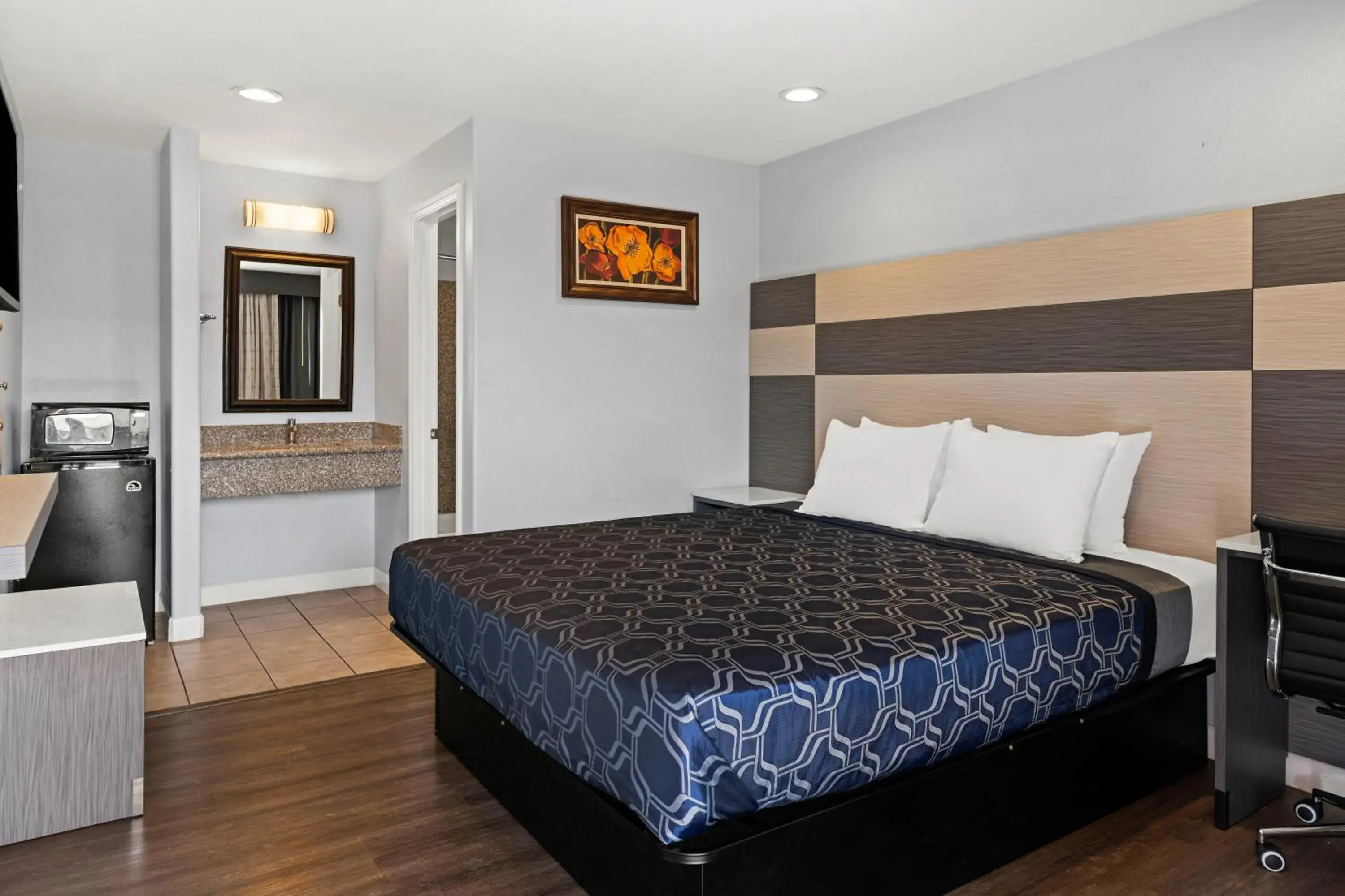 Bedroom, Bed in Bay Breeze Inn Bedroom, Bed in Bay Breeze Inn