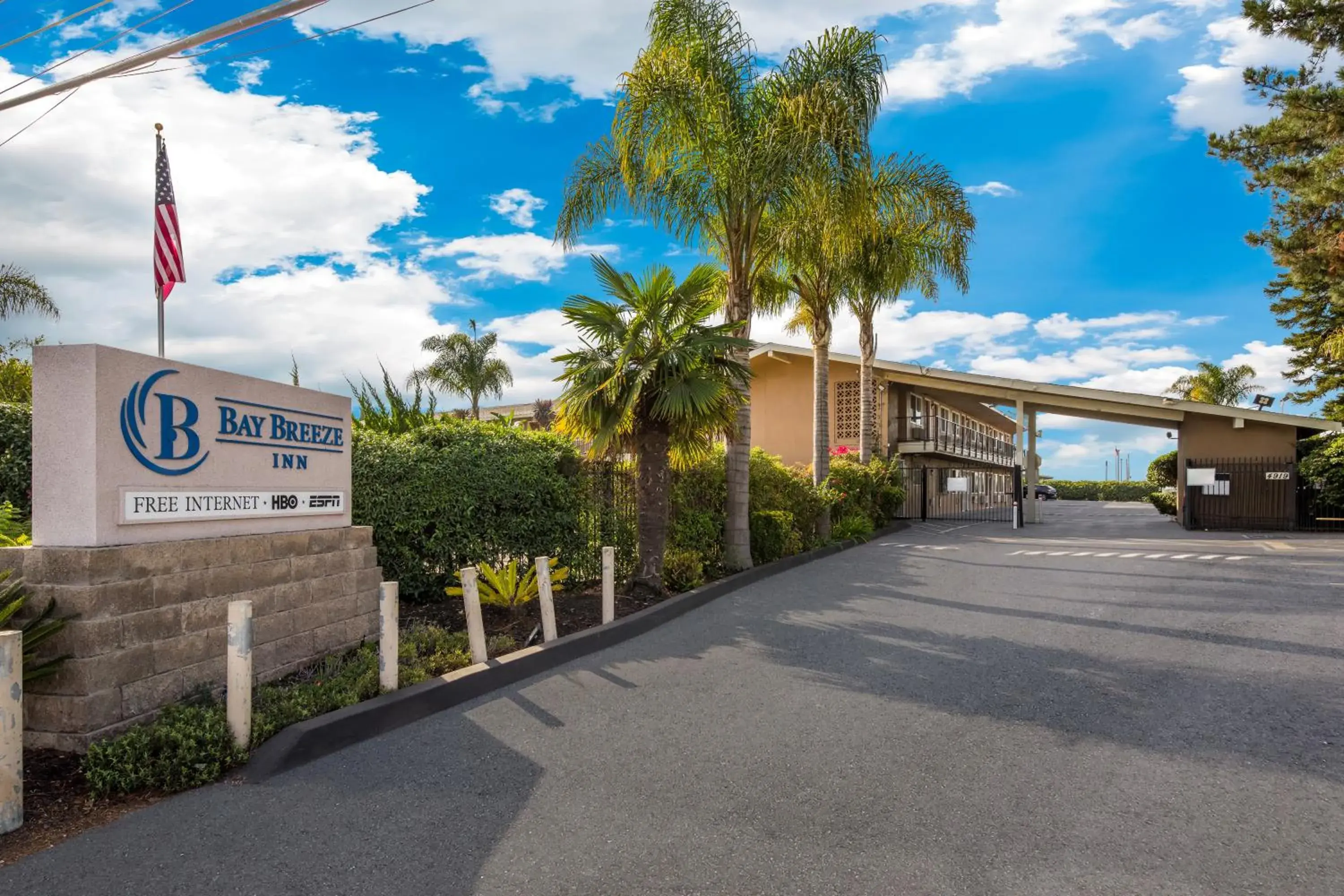 Property building in Bay Breeze Inn Property building in Bay Breeze Inn