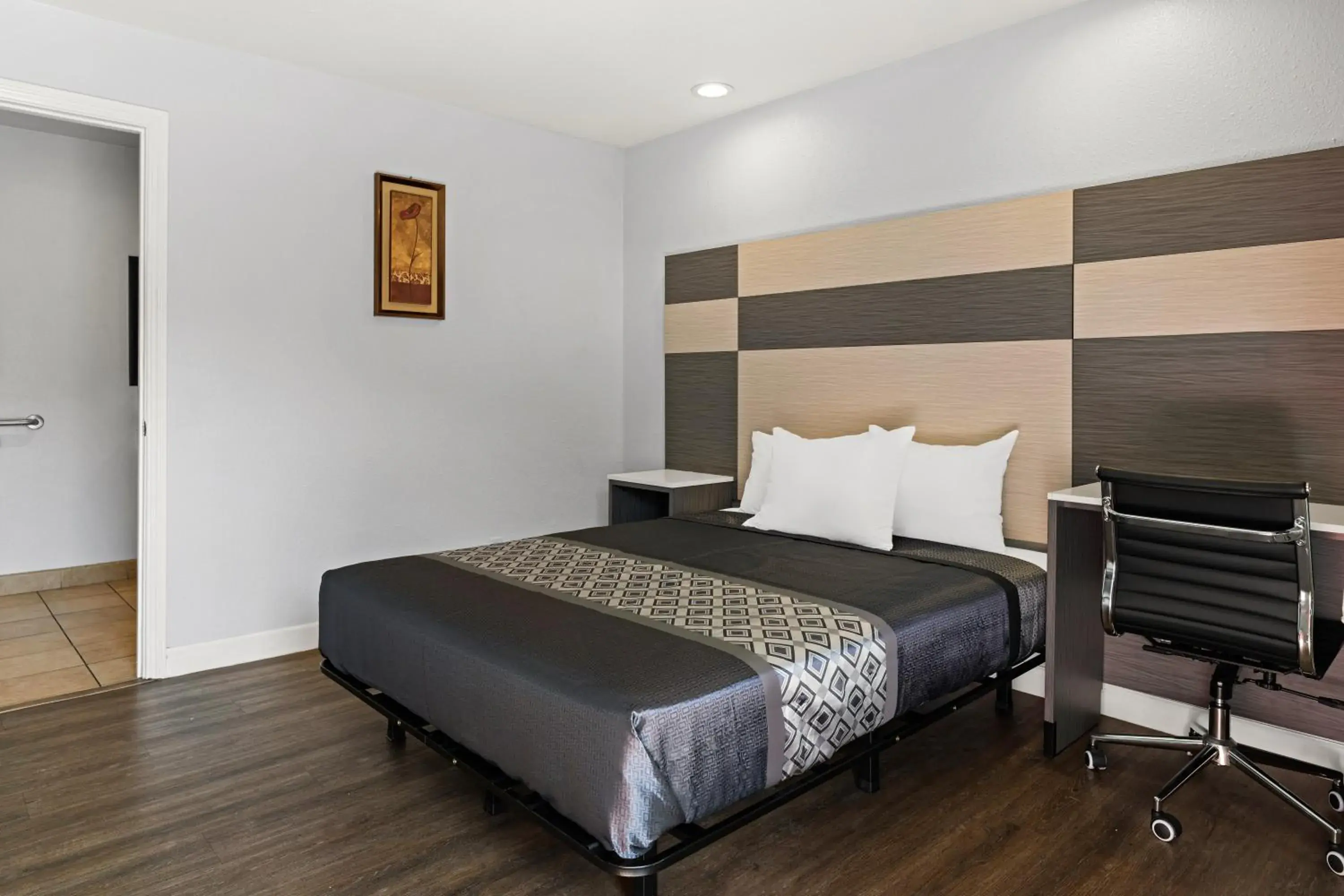 Bedroom, Bed in Bay Breeze Inn Bedroom, Bed in Bay Breeze Inn