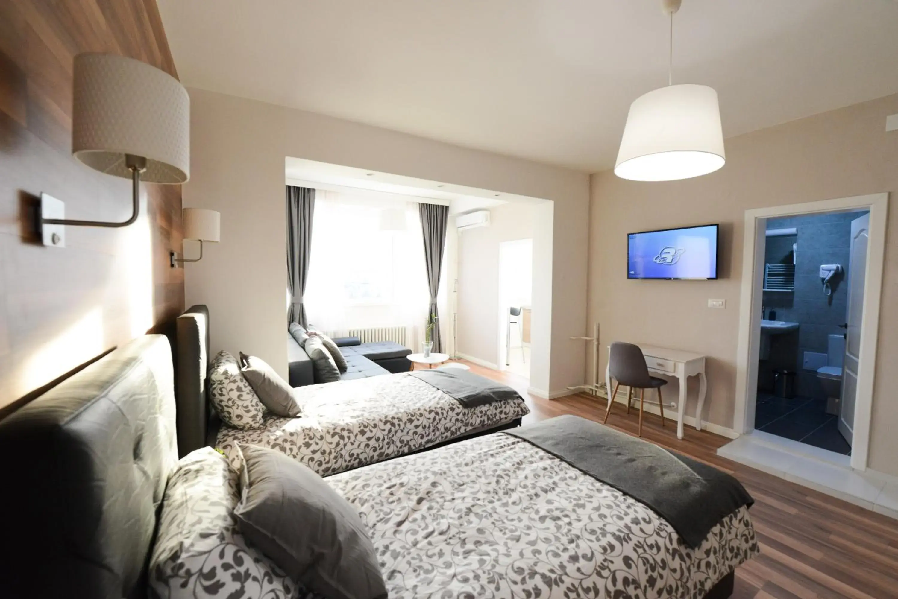 Deluxe Triple Room with City View in Skopje Arch Residence Deluxe Triple Room with City View in Skopje Arch Residence