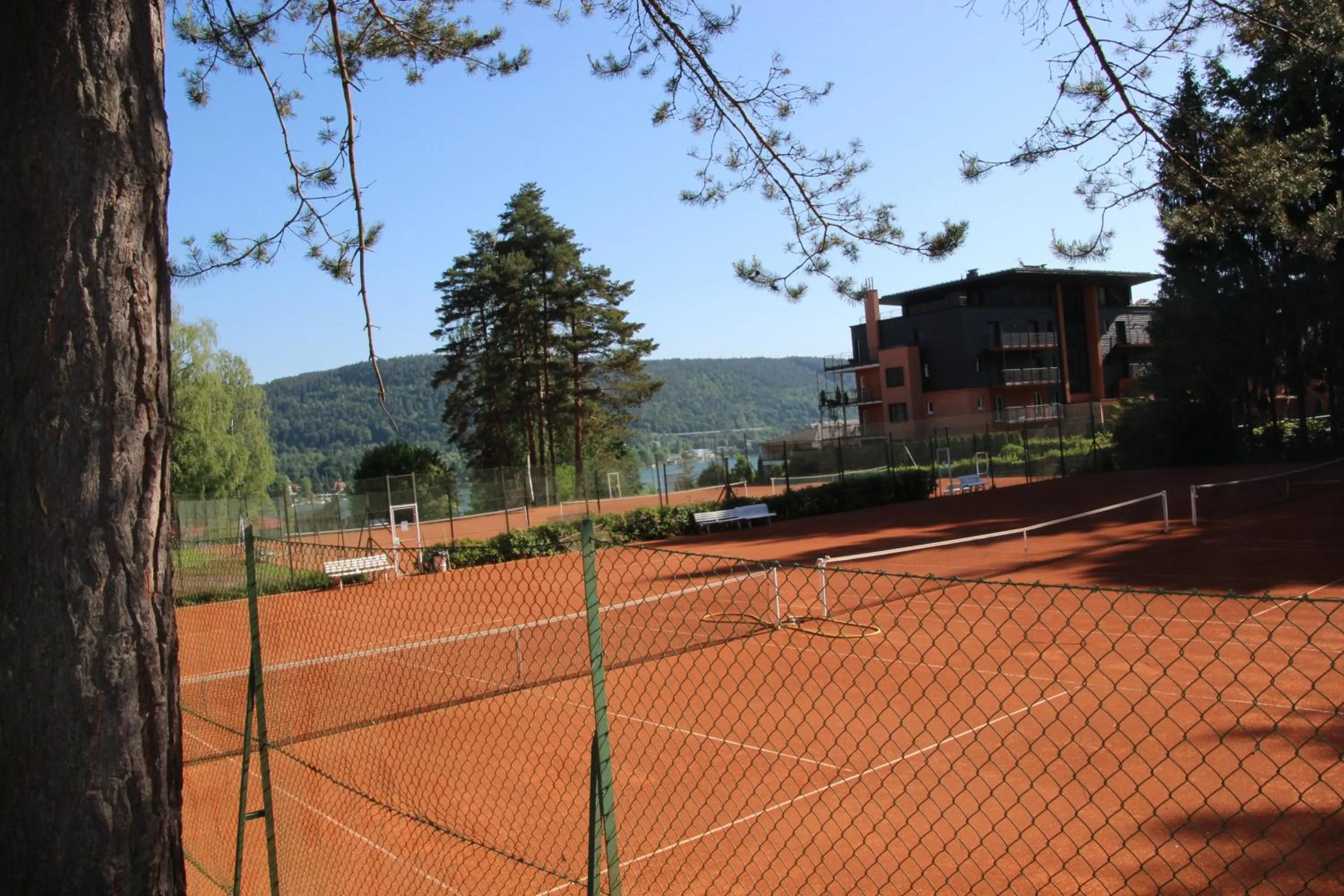 Tennis court in Tennis & Yacht Hotel Velden