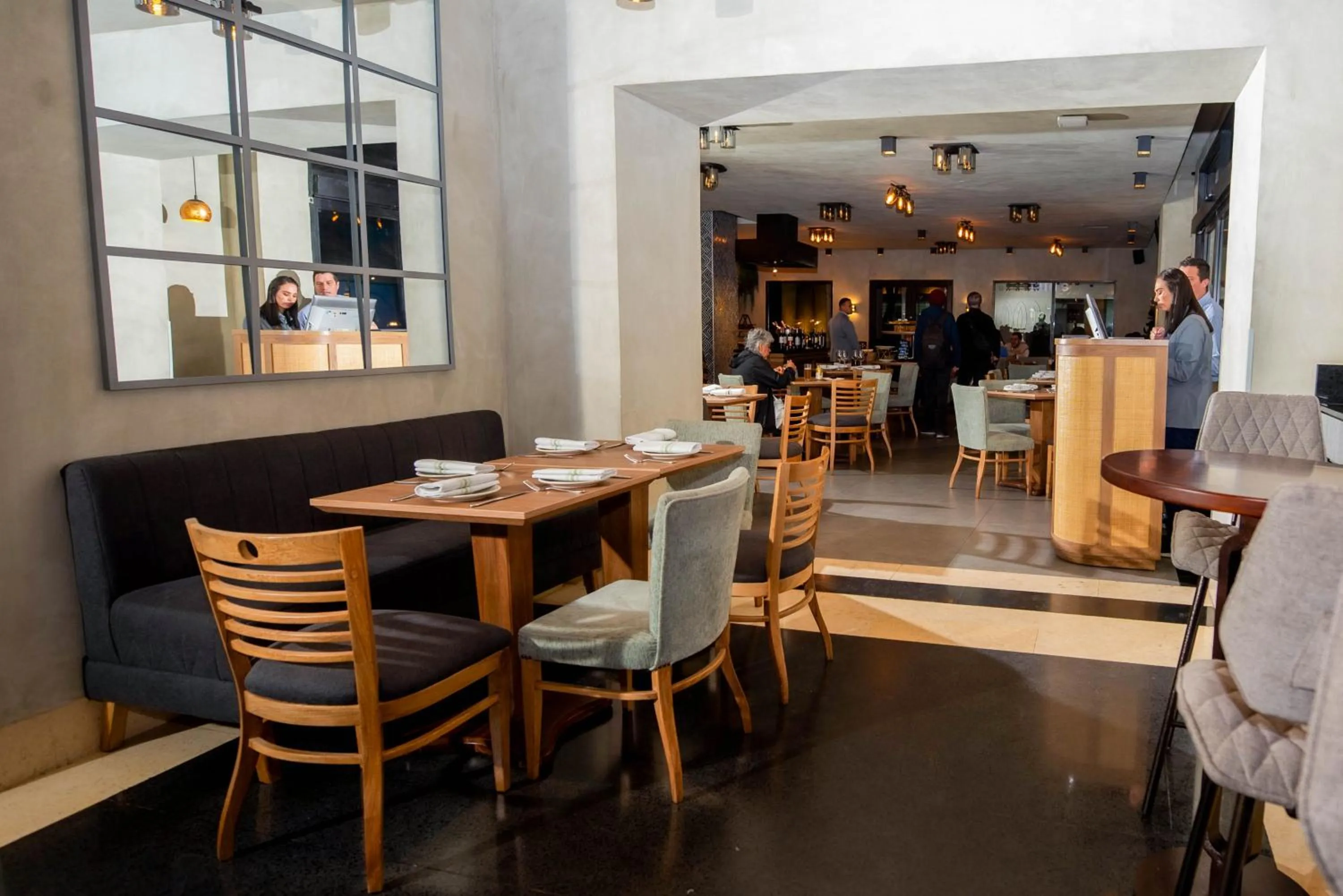 Restaurant/places to eat in GHL Hotel Capital