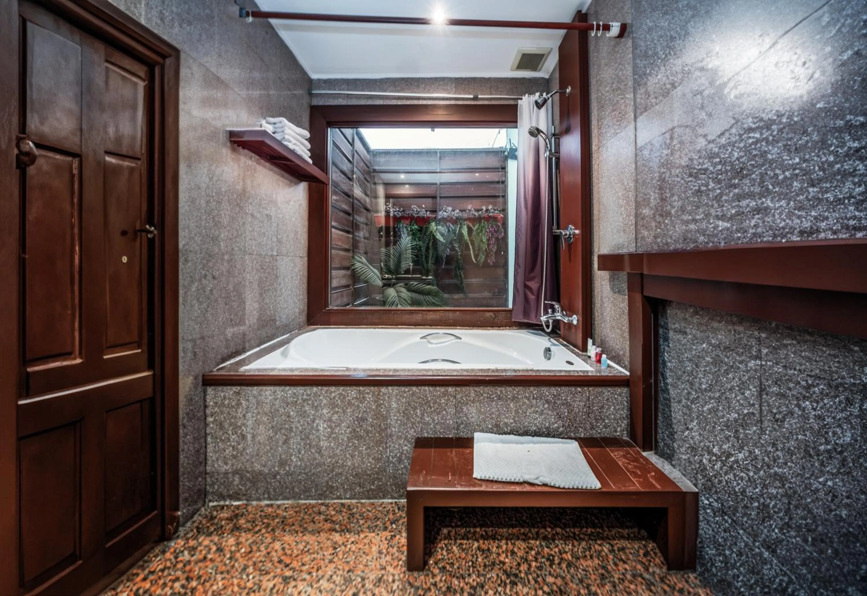 Bathroom in Green Park Boutique Hotel
