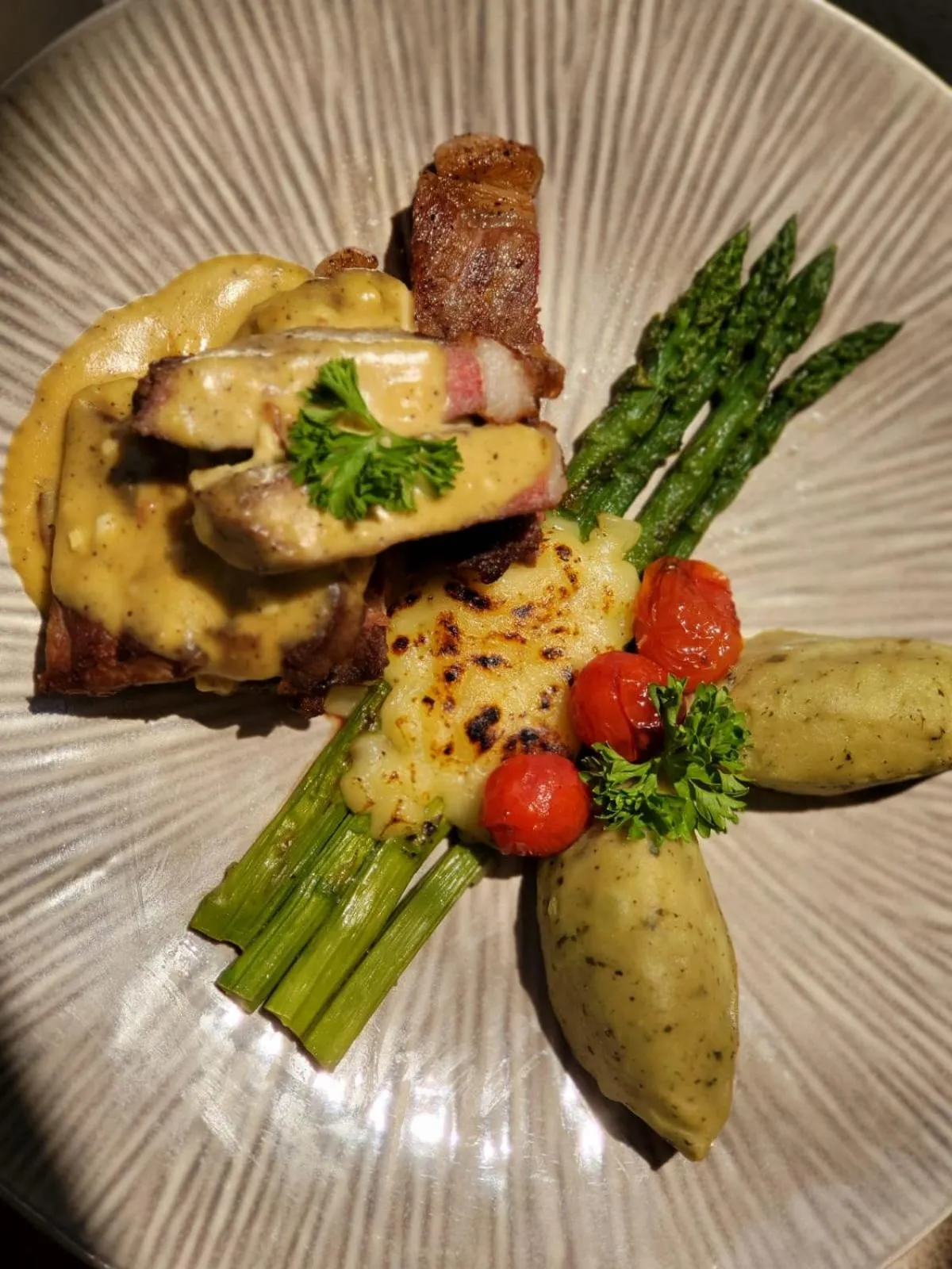 Restaurant/places to eat in Green Park Boutique Hotel