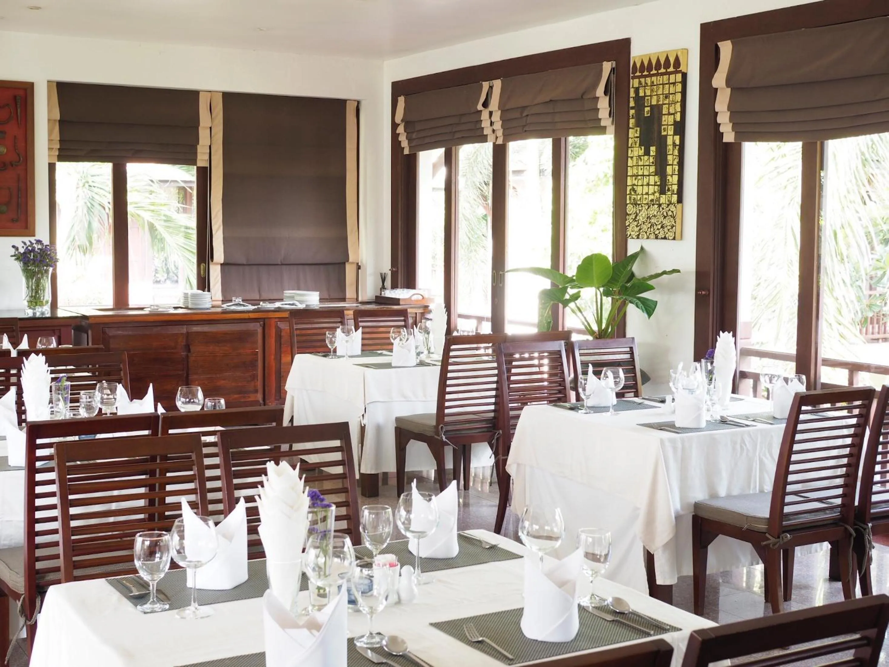 Restaurant/places to eat in Green Park Boutique Hotel