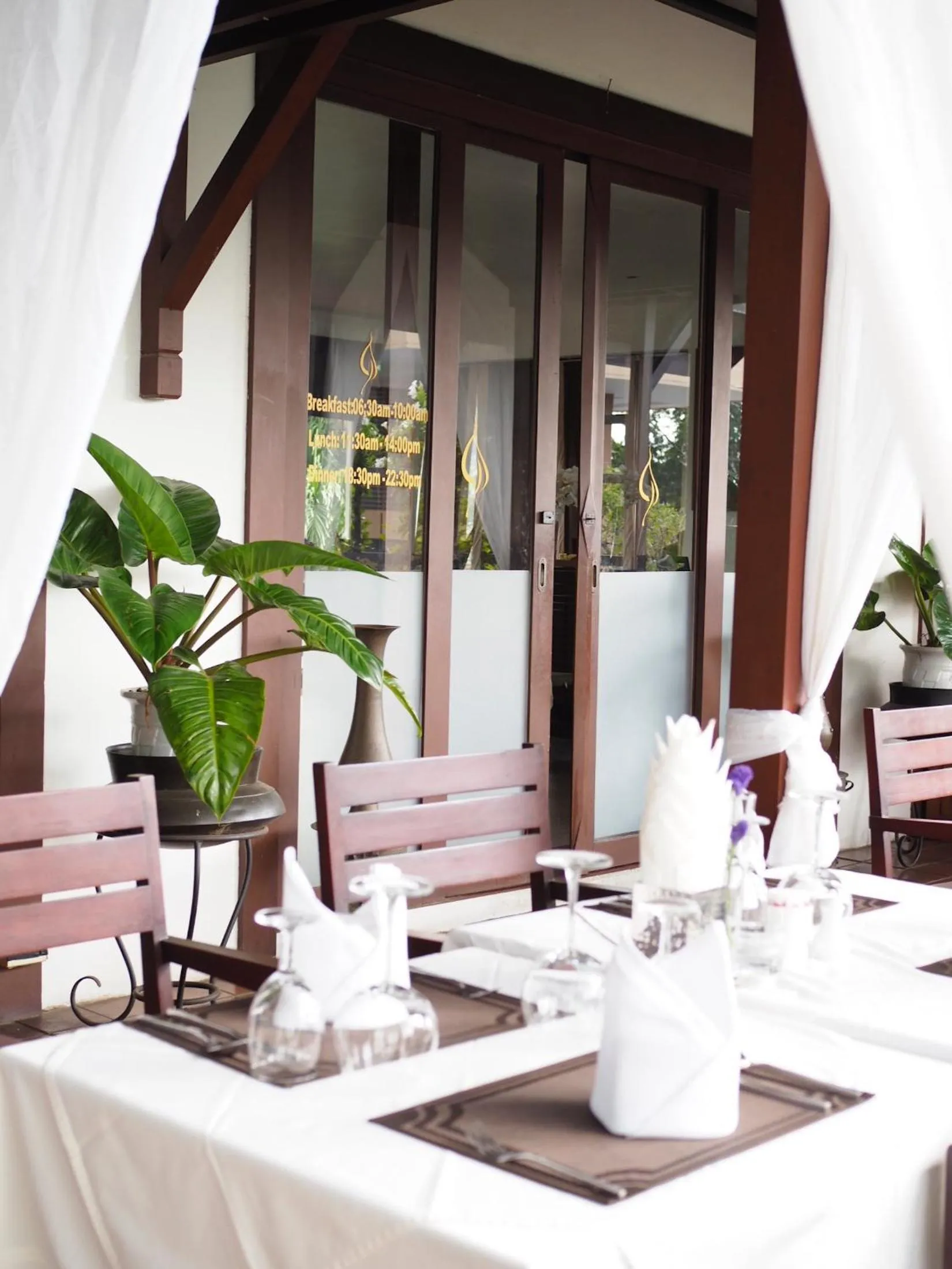 Restaurant/places to eat in Green Park Boutique Hotel