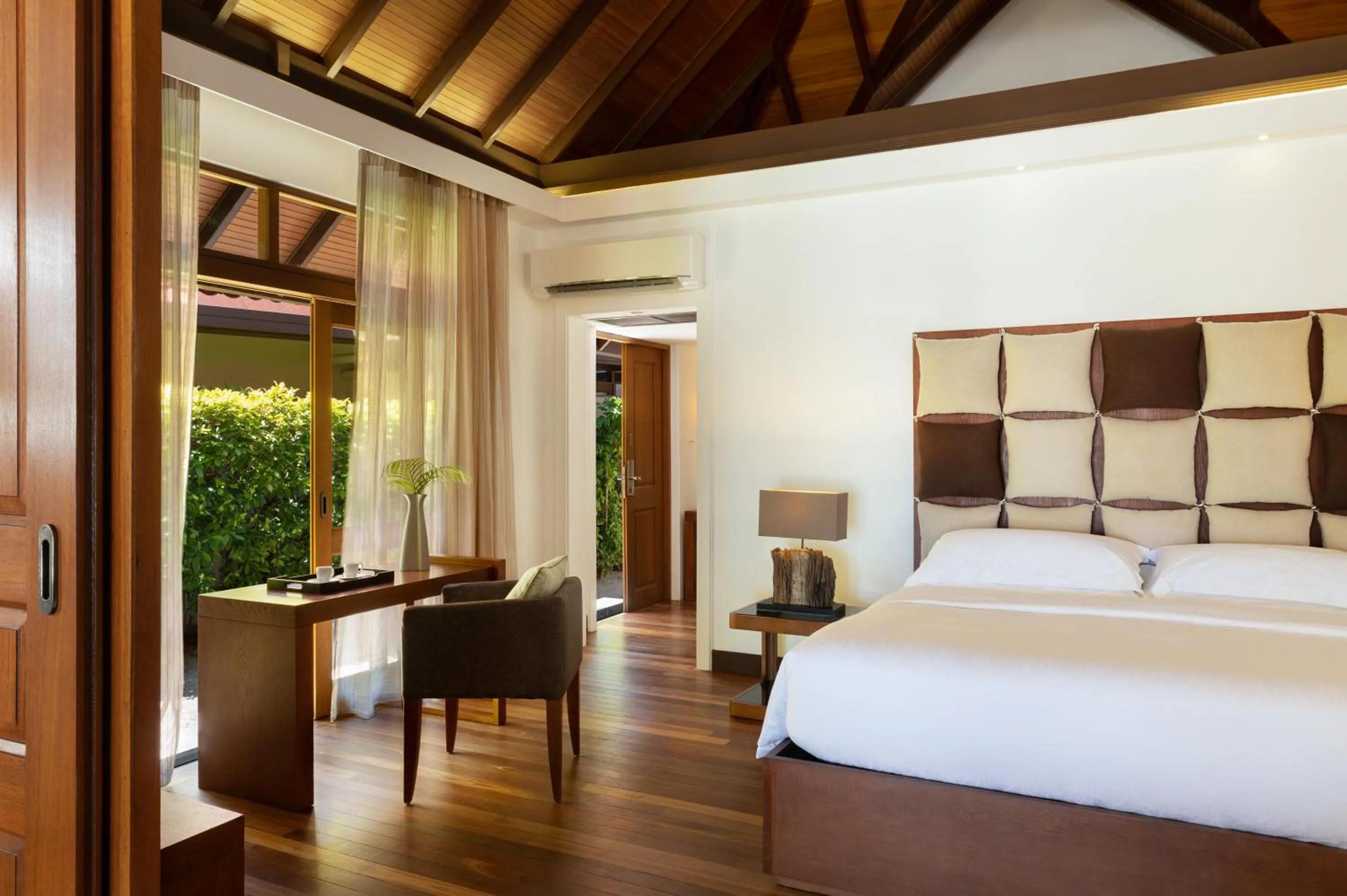 Bed in Kurumba Maldives