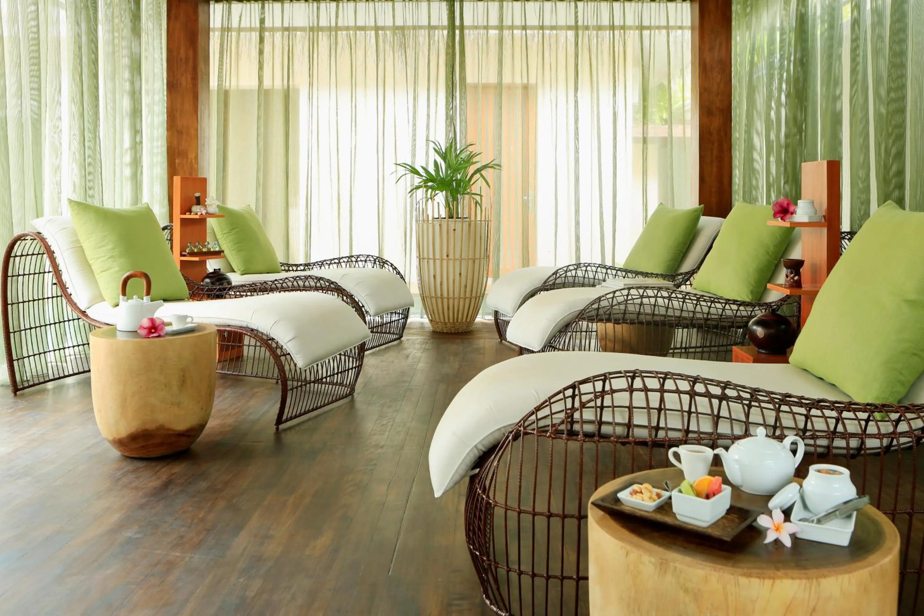 Lounge or bar in Kurumba Maldives