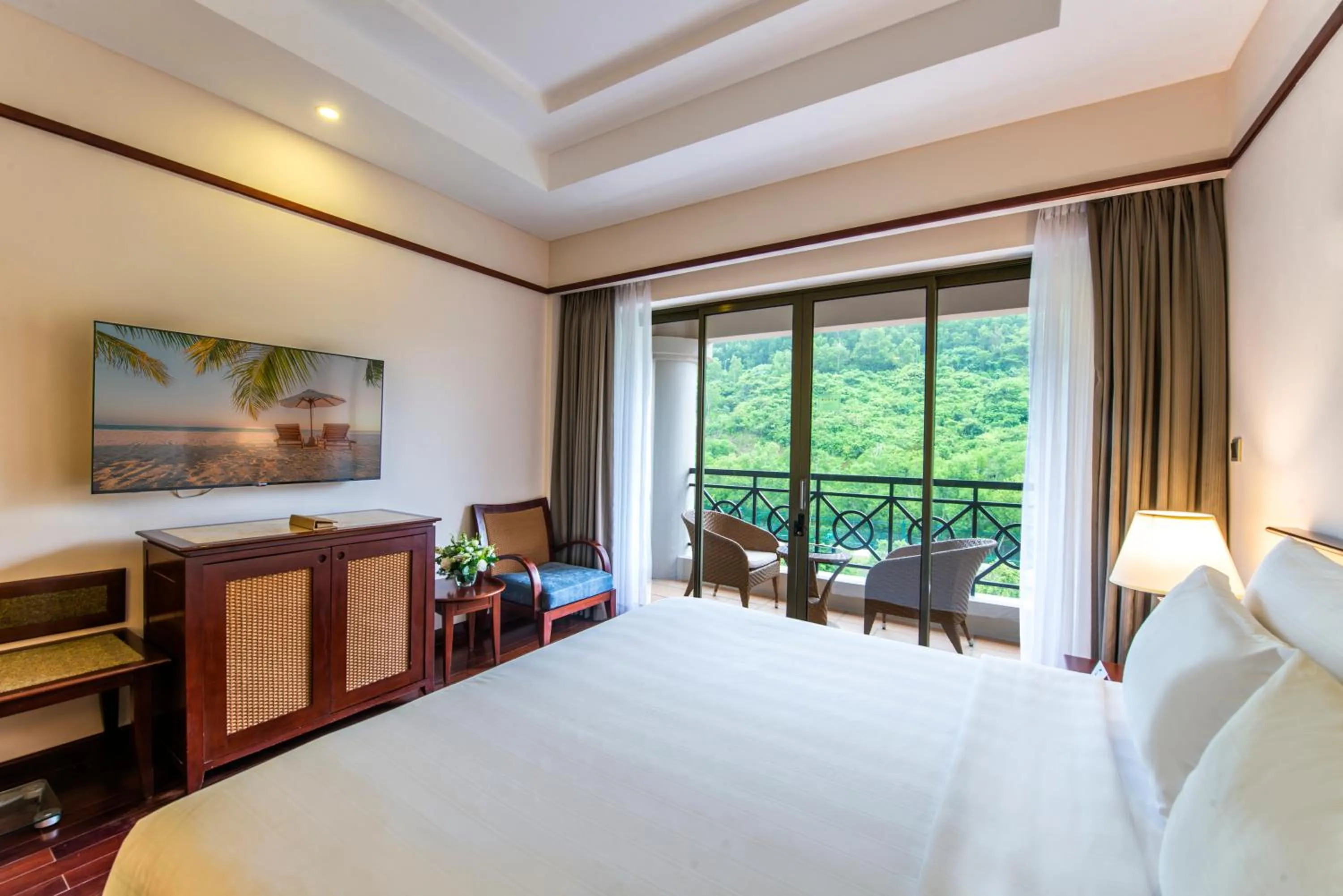 Bed in Vinpearl Resort Nha Trang