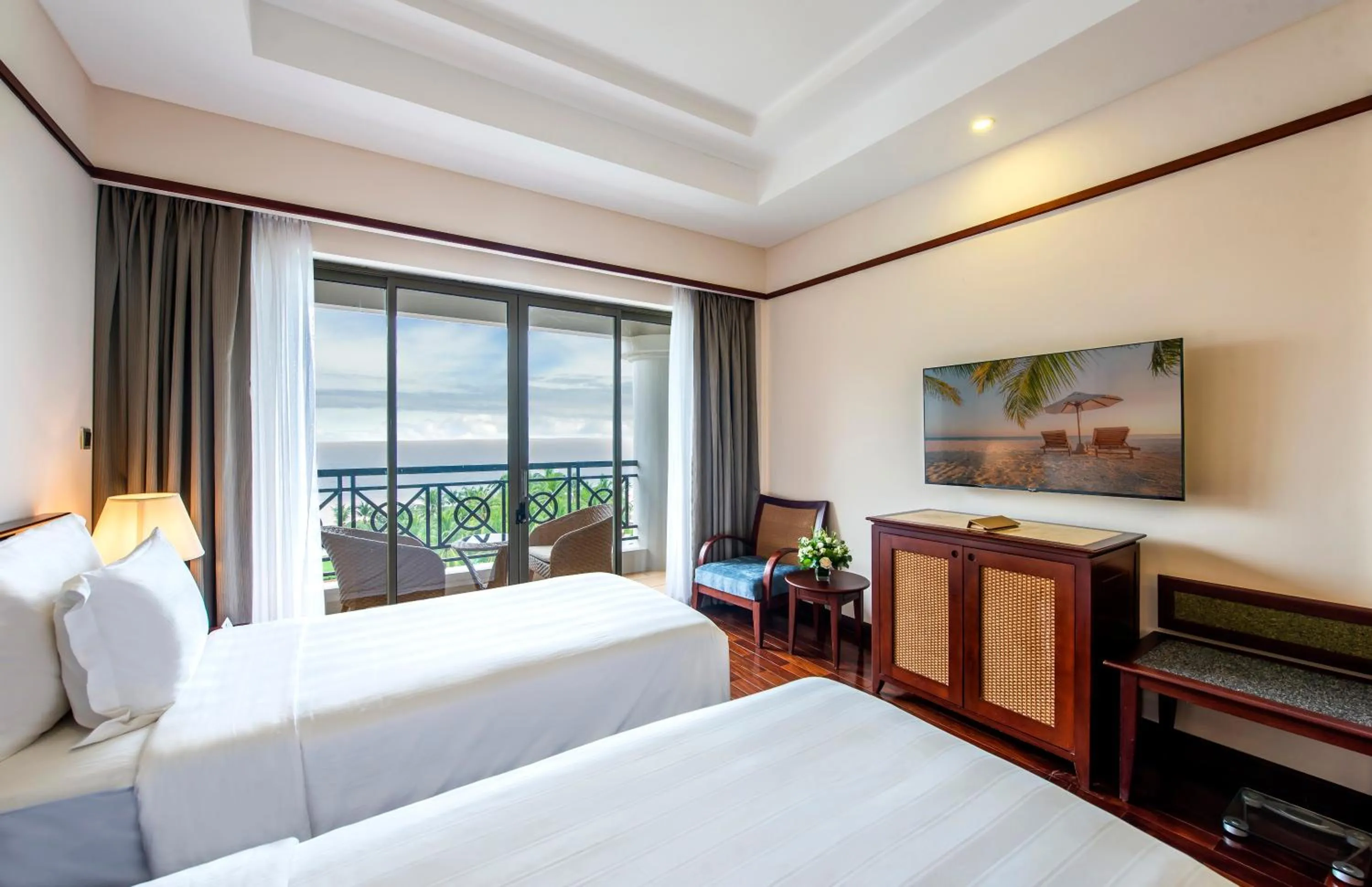 Bed in Vinpearl Resort Nha Trang