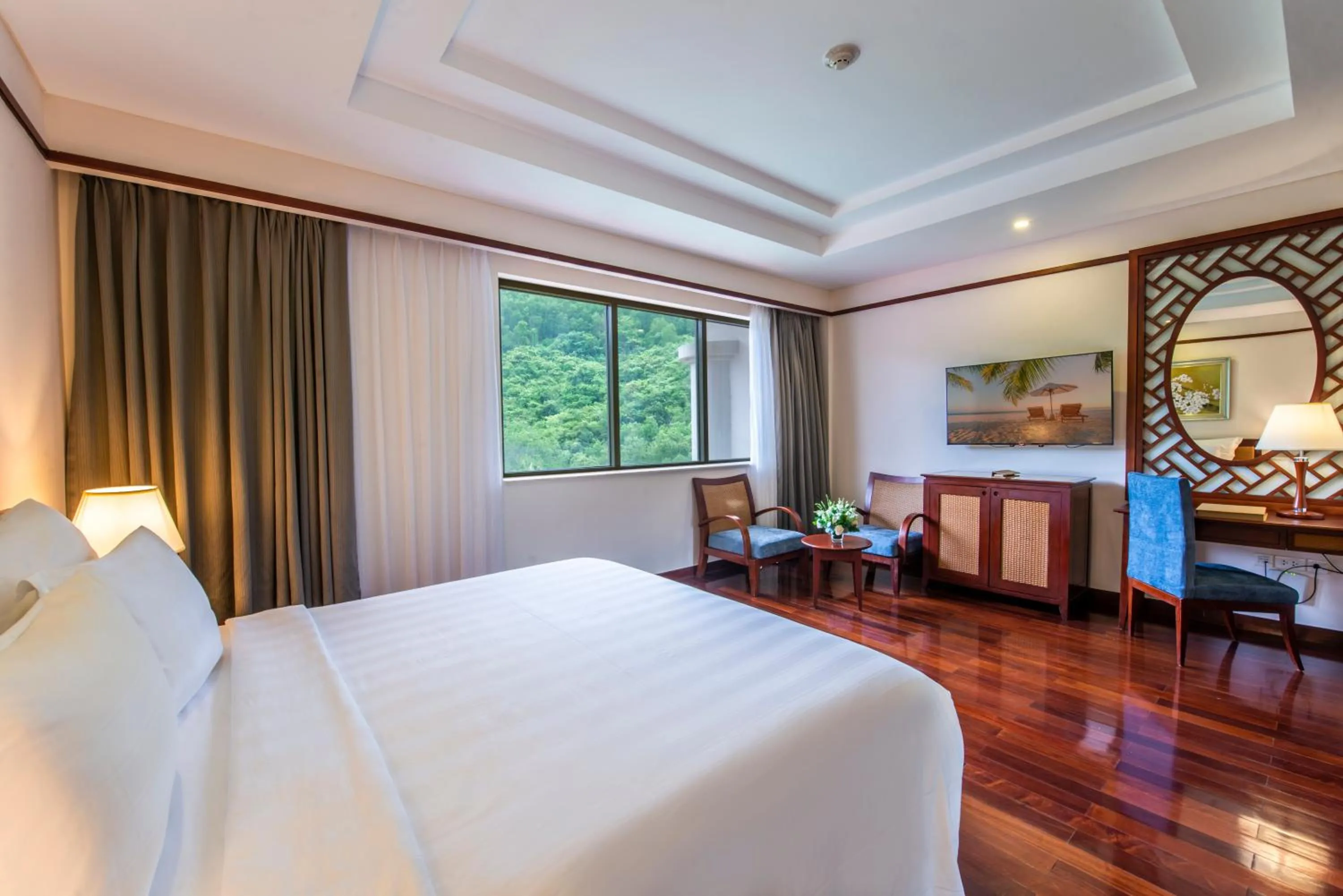 Bedroom, Bed in Vinpearl Resort Nha Trang