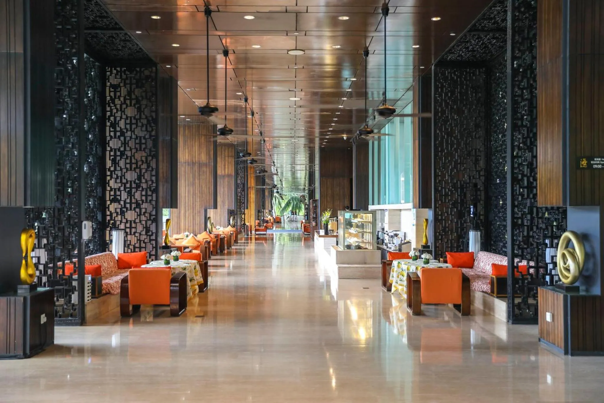 Lounge or bar in InterContinental Sanya Resort by IHG
