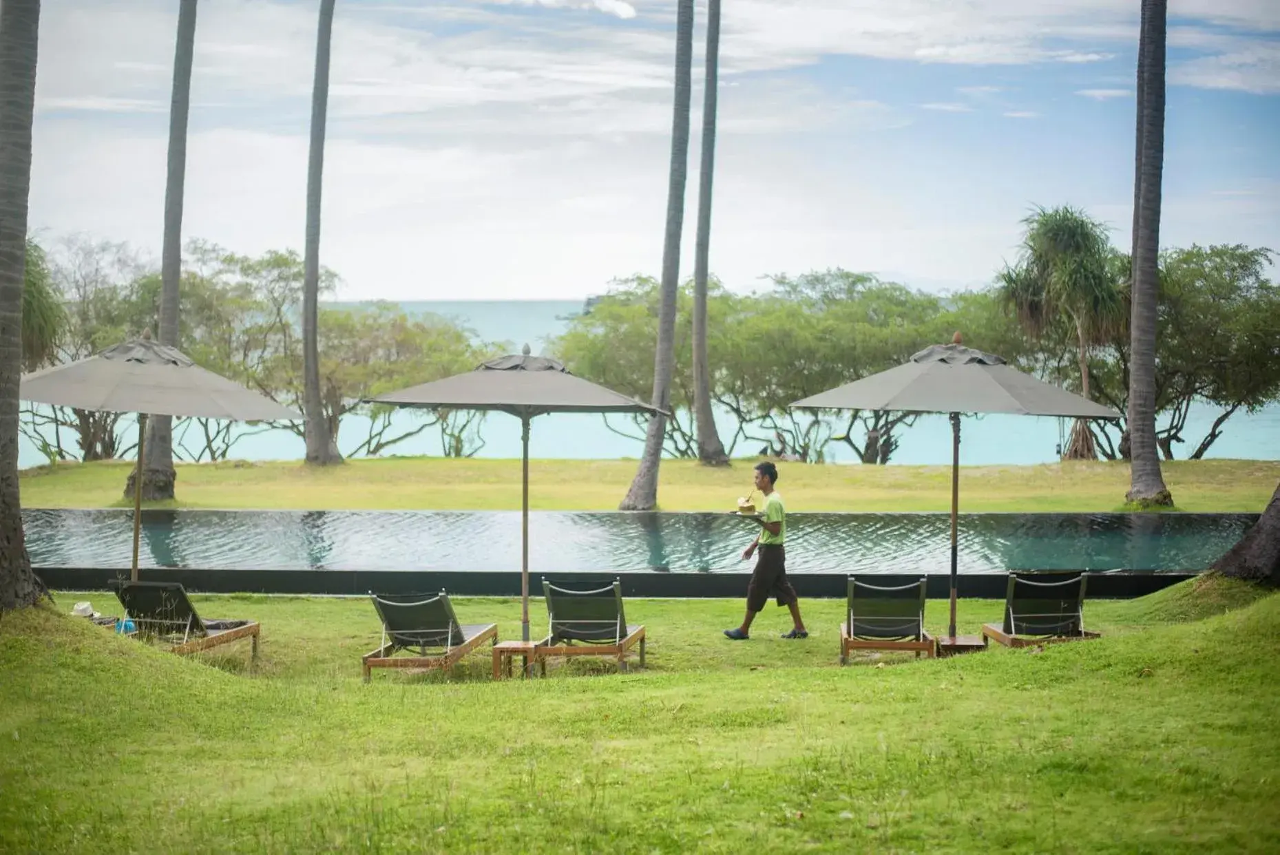 Swimming pool in Haadtien Beach Resort Swimming pool in Haadtien Beach Resort