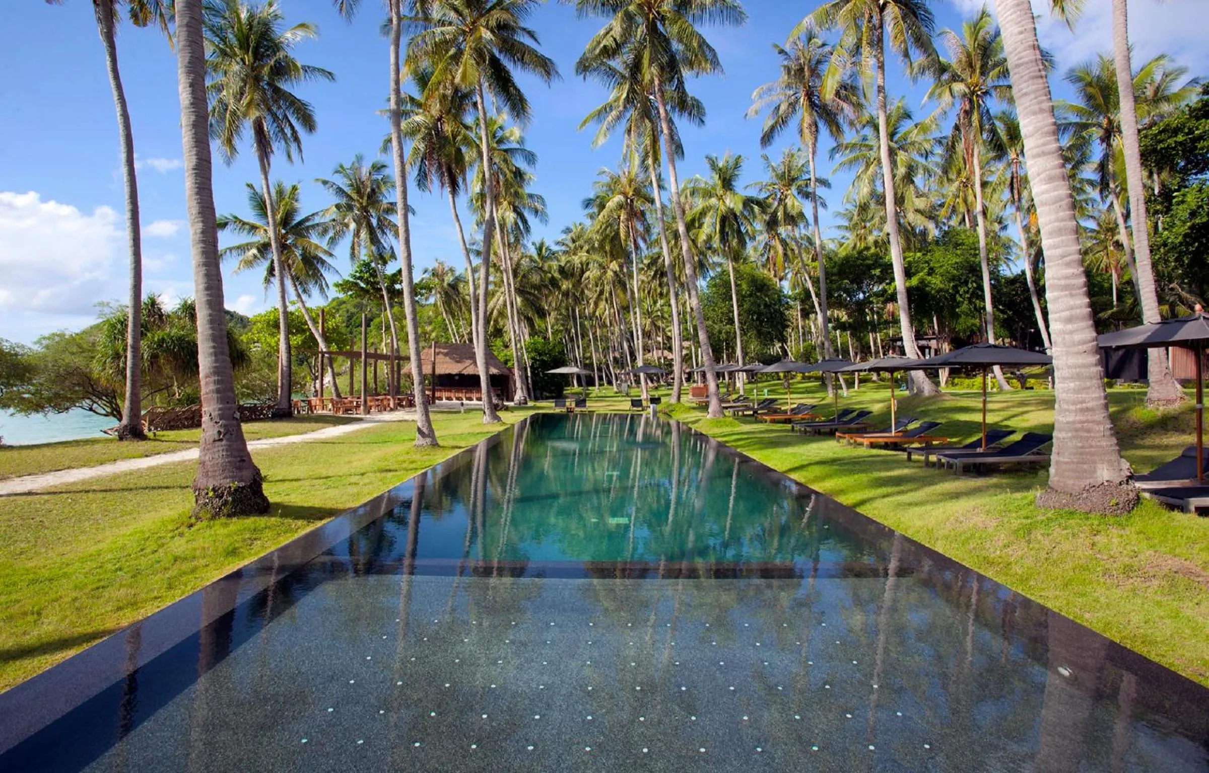 Swimming pool in Haadtien Beach Resort