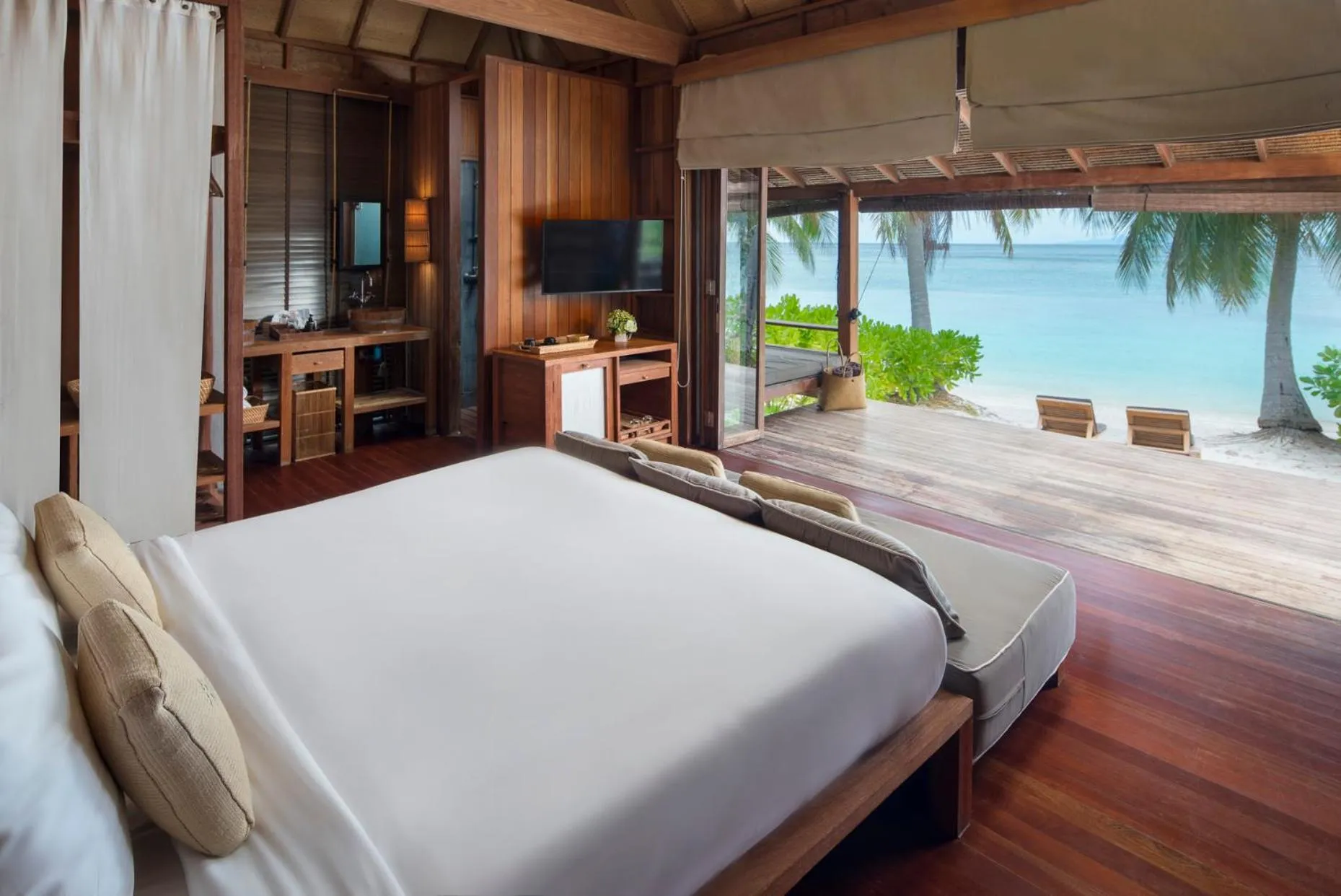 Bedroom, Bed in Haadtien Beach Resort