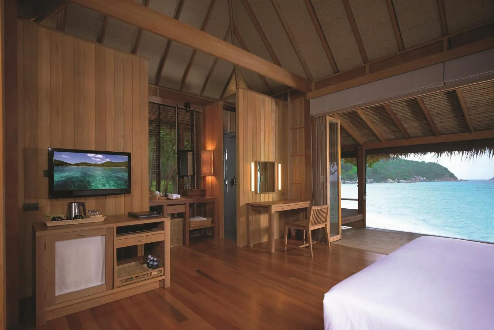 Bedroom, Bed in Haadtien Beach Resort