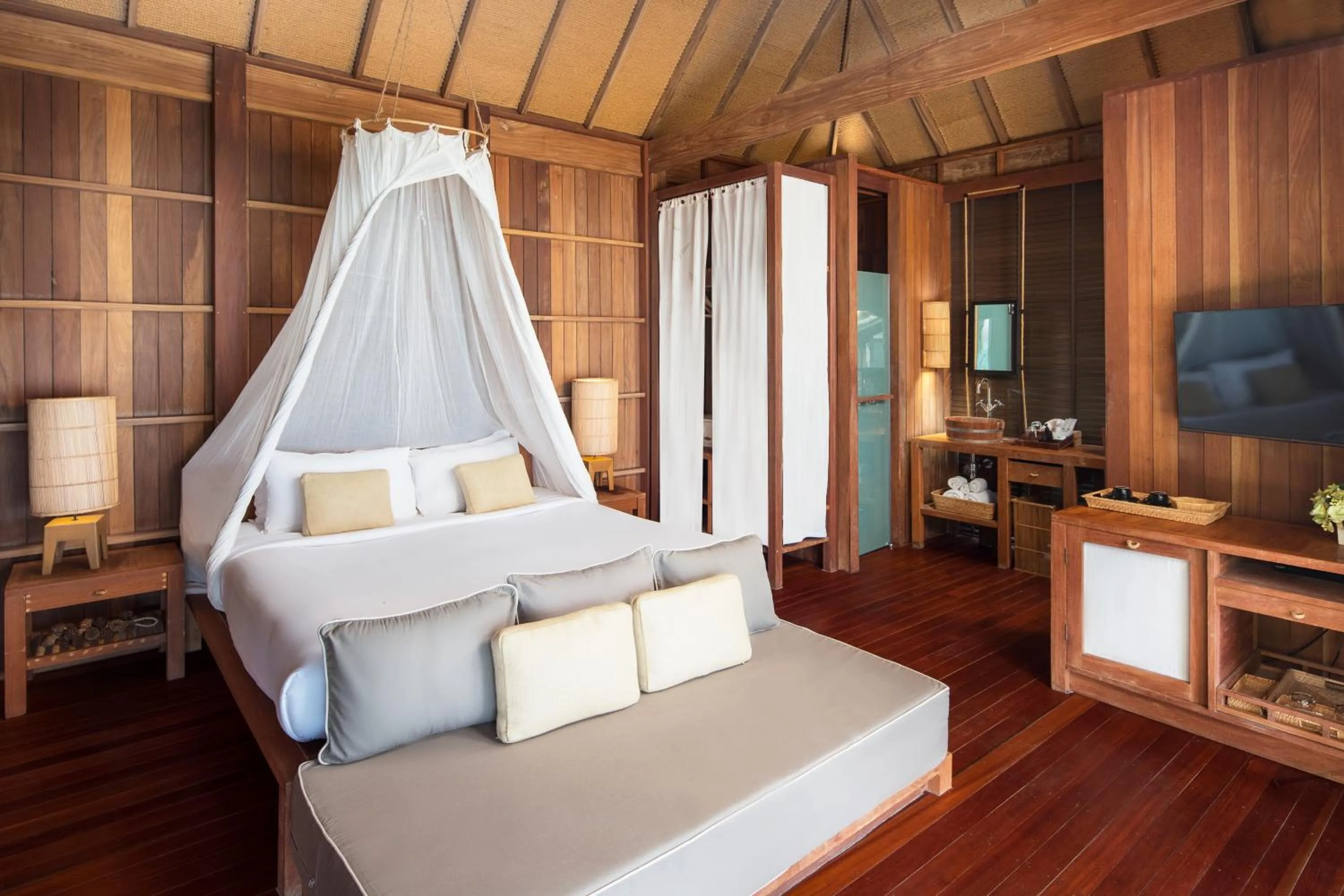 Bedroom, Bed in Haadtien Beach Resort