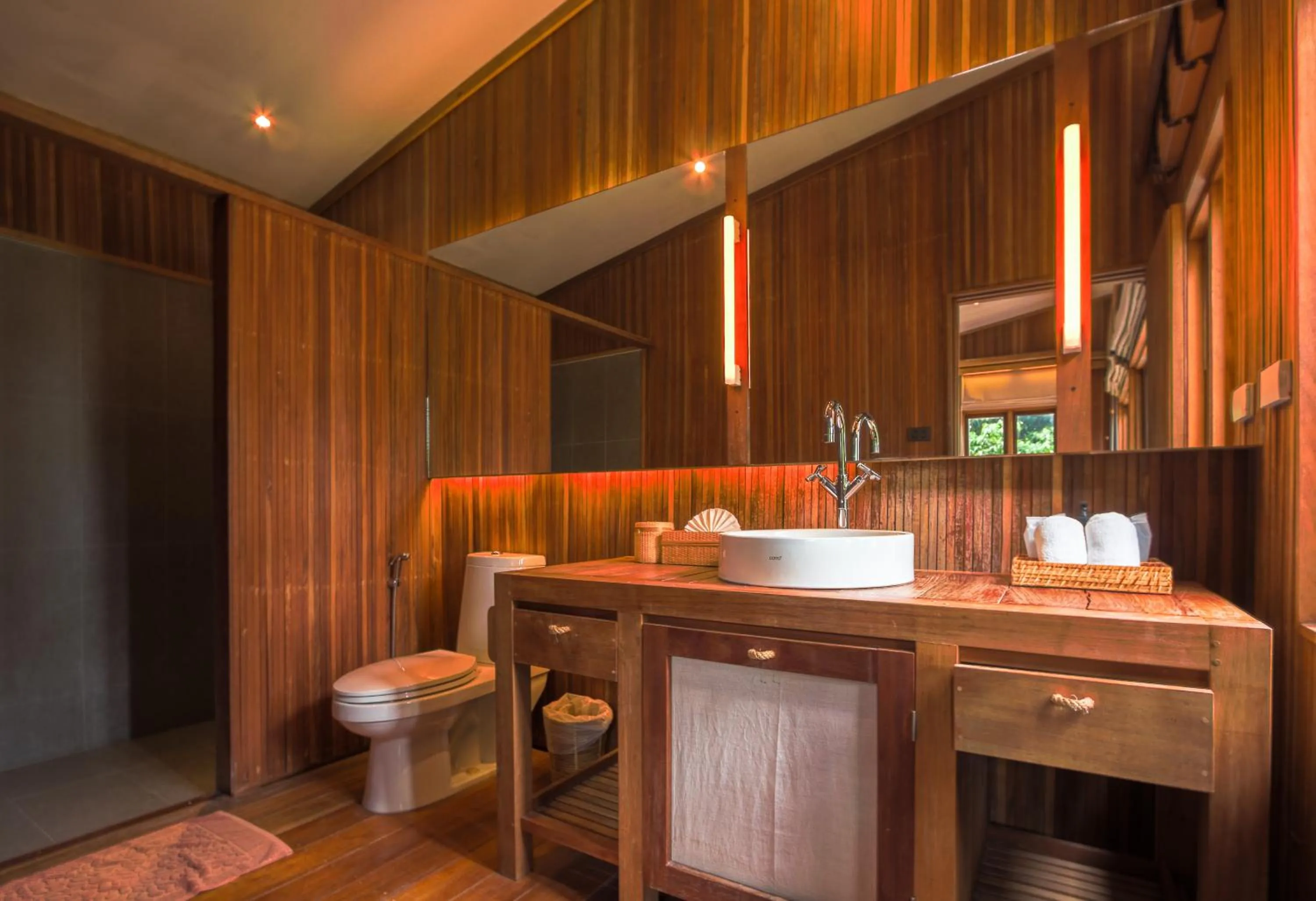 Bathroom in Haadtien Beach Resort