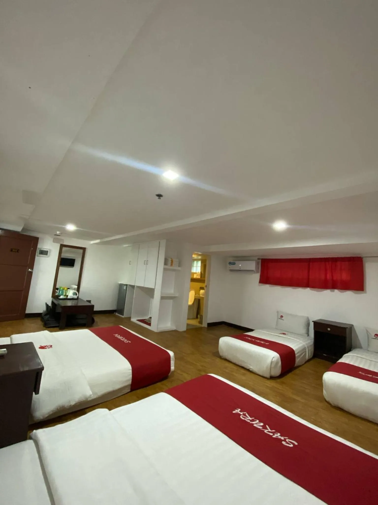 Photo of the whole room, Bed in IL Mare Sakura Resort Boracay