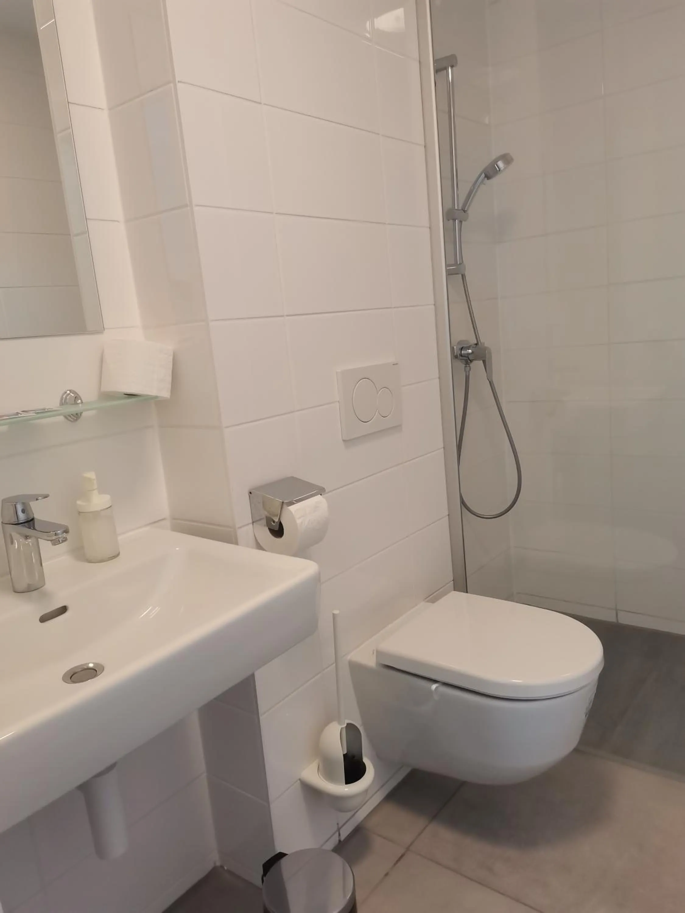 Shower in AIS Center