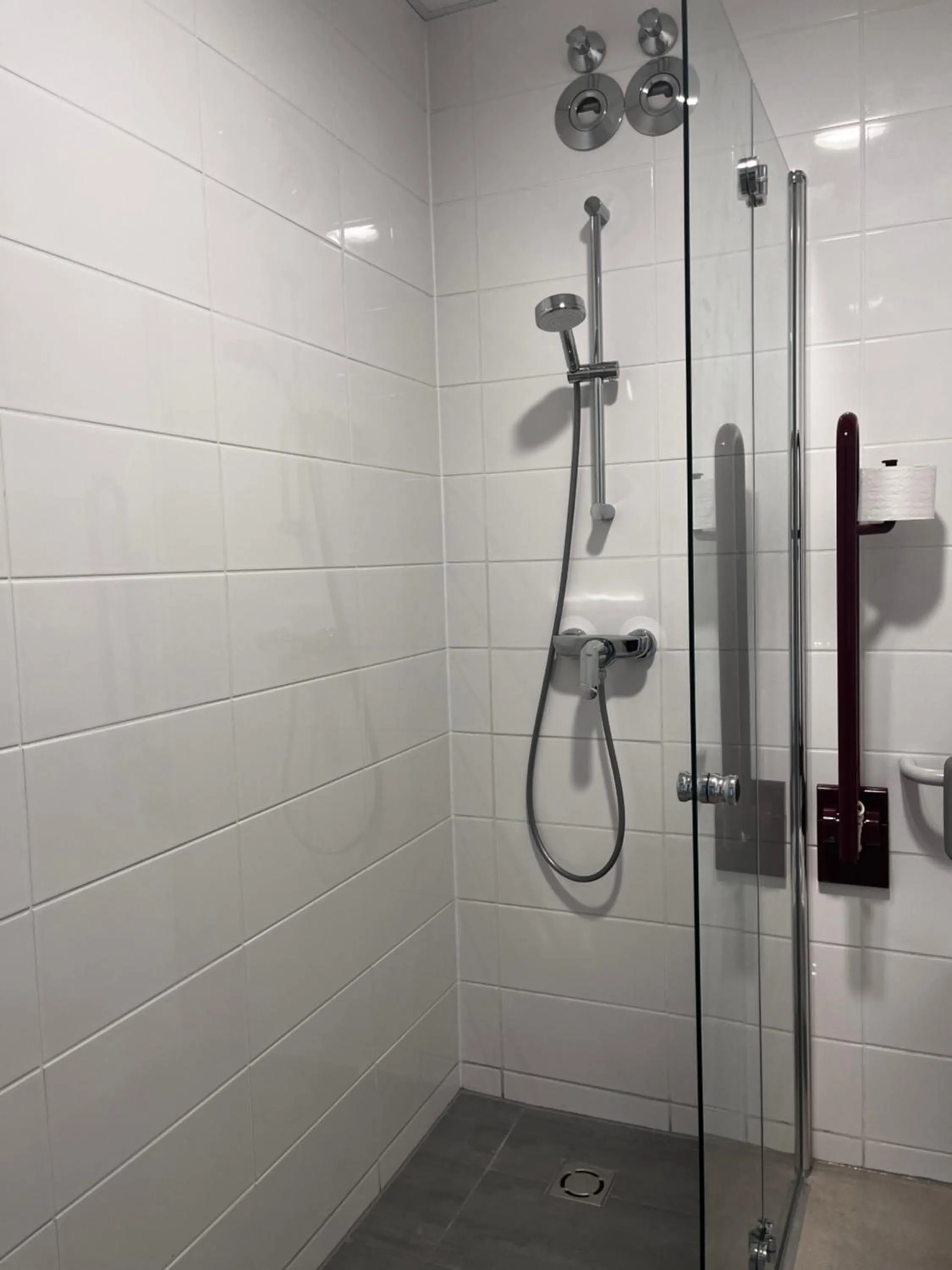 Shower in AIS Center