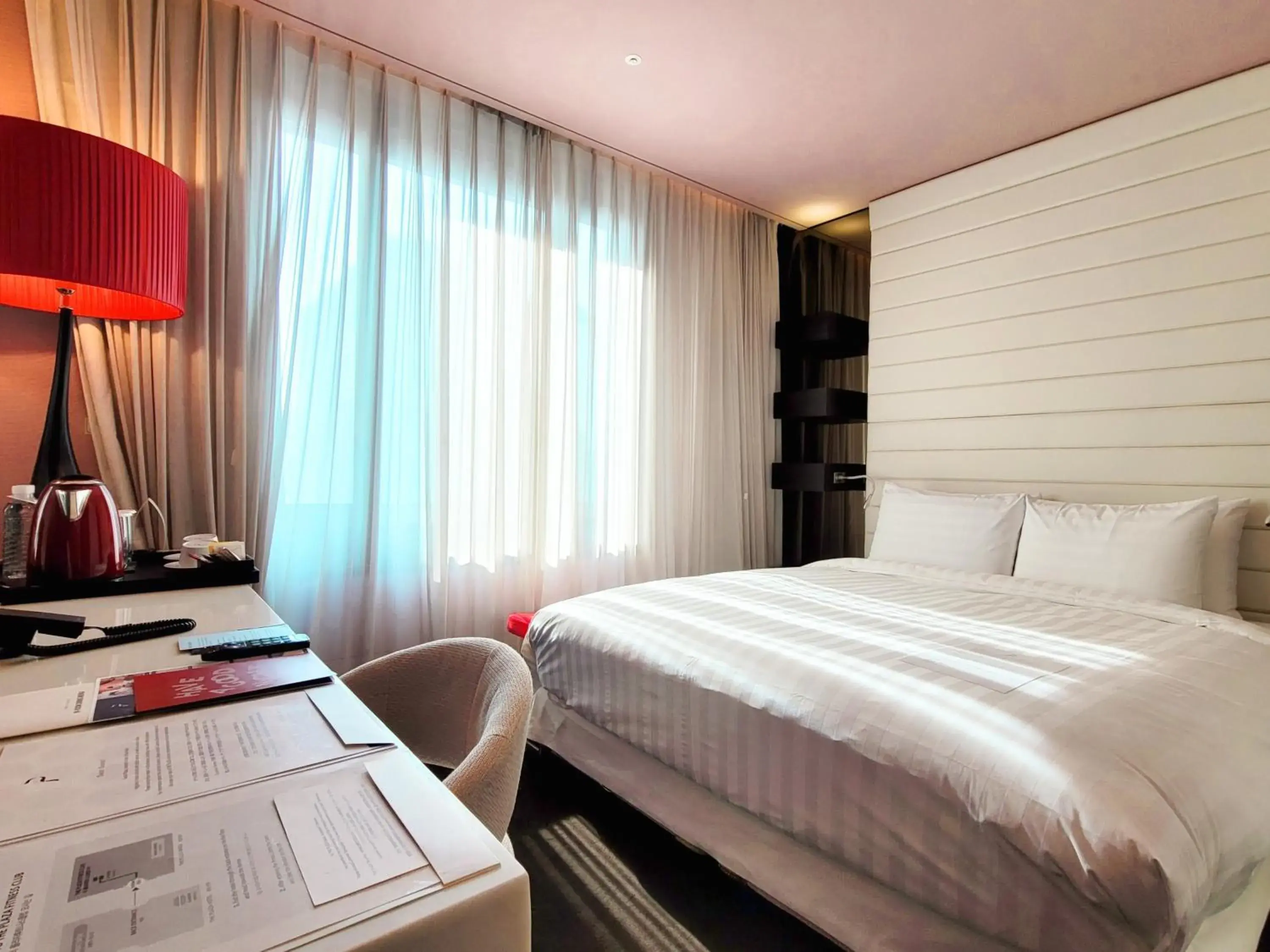 Bedroom, Bed in THE PLAZA Seoul, Autograph Collection Bedroom, Bed in THE PLAZA Seoul, Autograph Collection