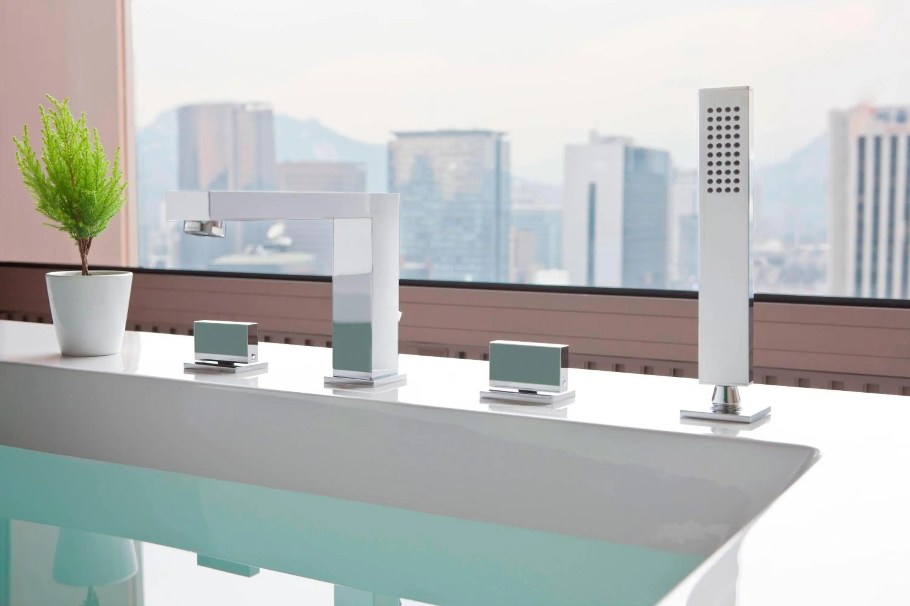 Bathroom in THE PLAZA Seoul, Autograph Collection