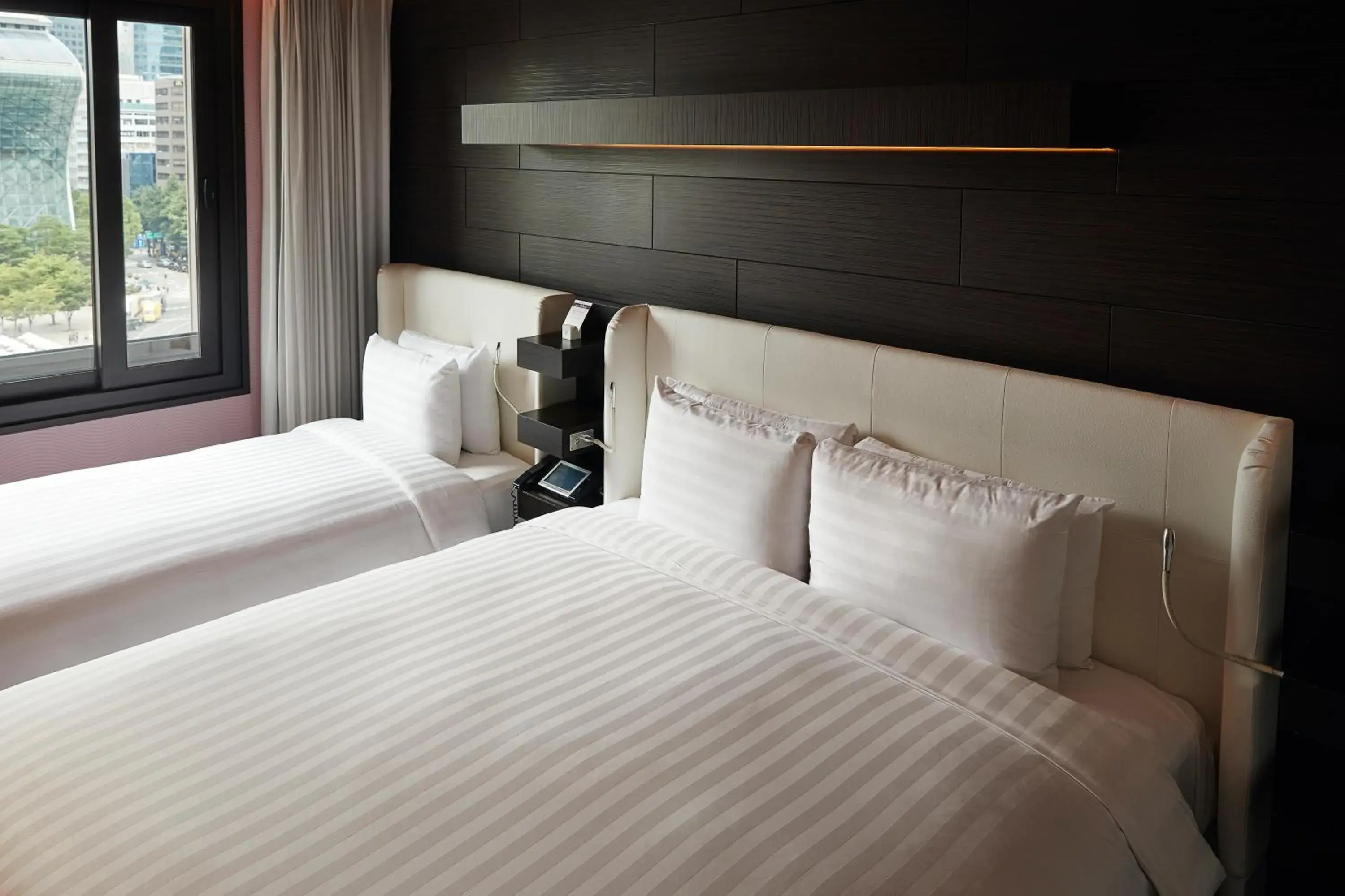 Bed in THE PLAZA Seoul, Autograph Collection Bed in THE PLAZA Seoul, Autograph Collection