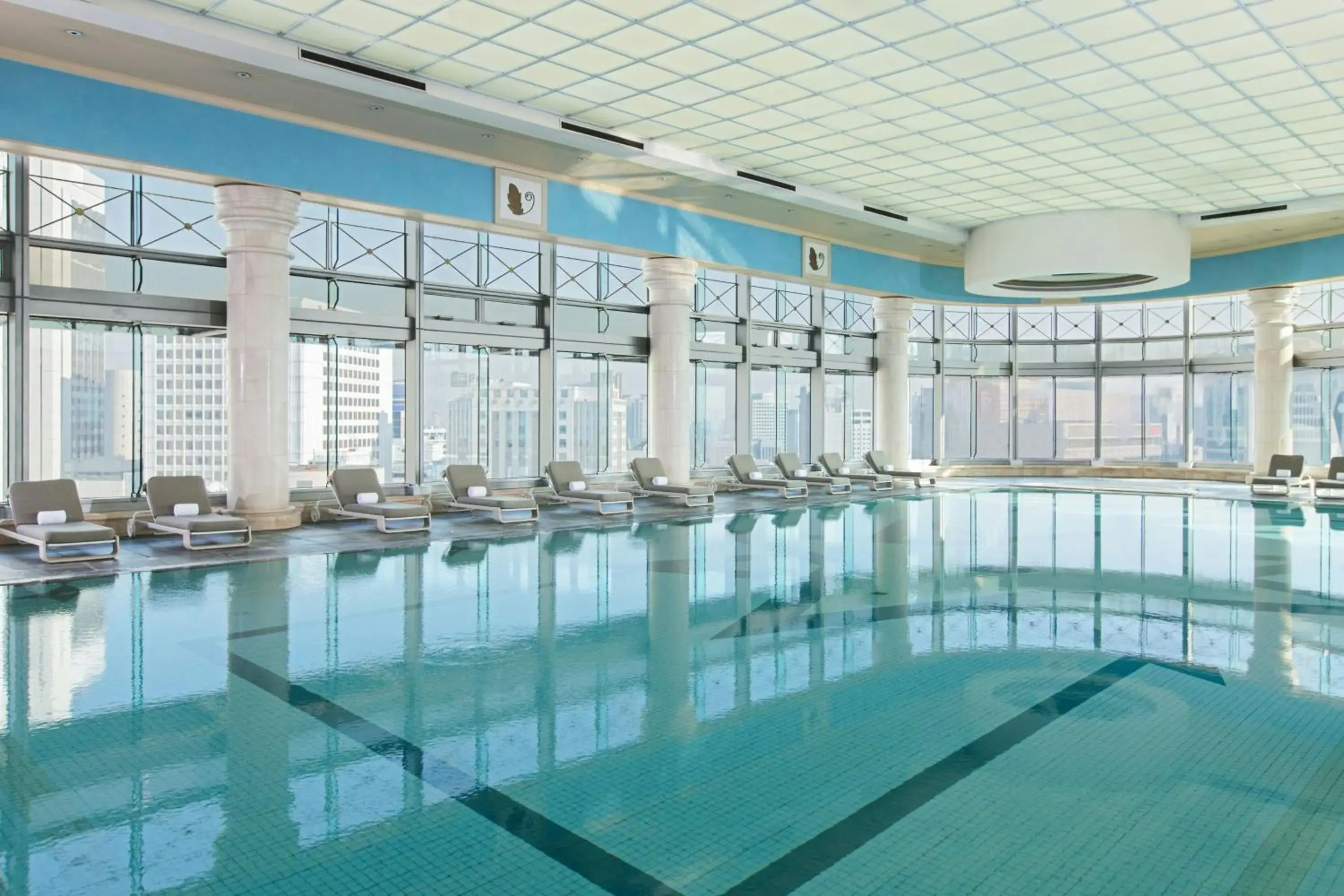 Swimming pool in THE PLAZA Seoul, Autograph Collection Swimming pool in THE PLAZA Seoul, Autograph Collection