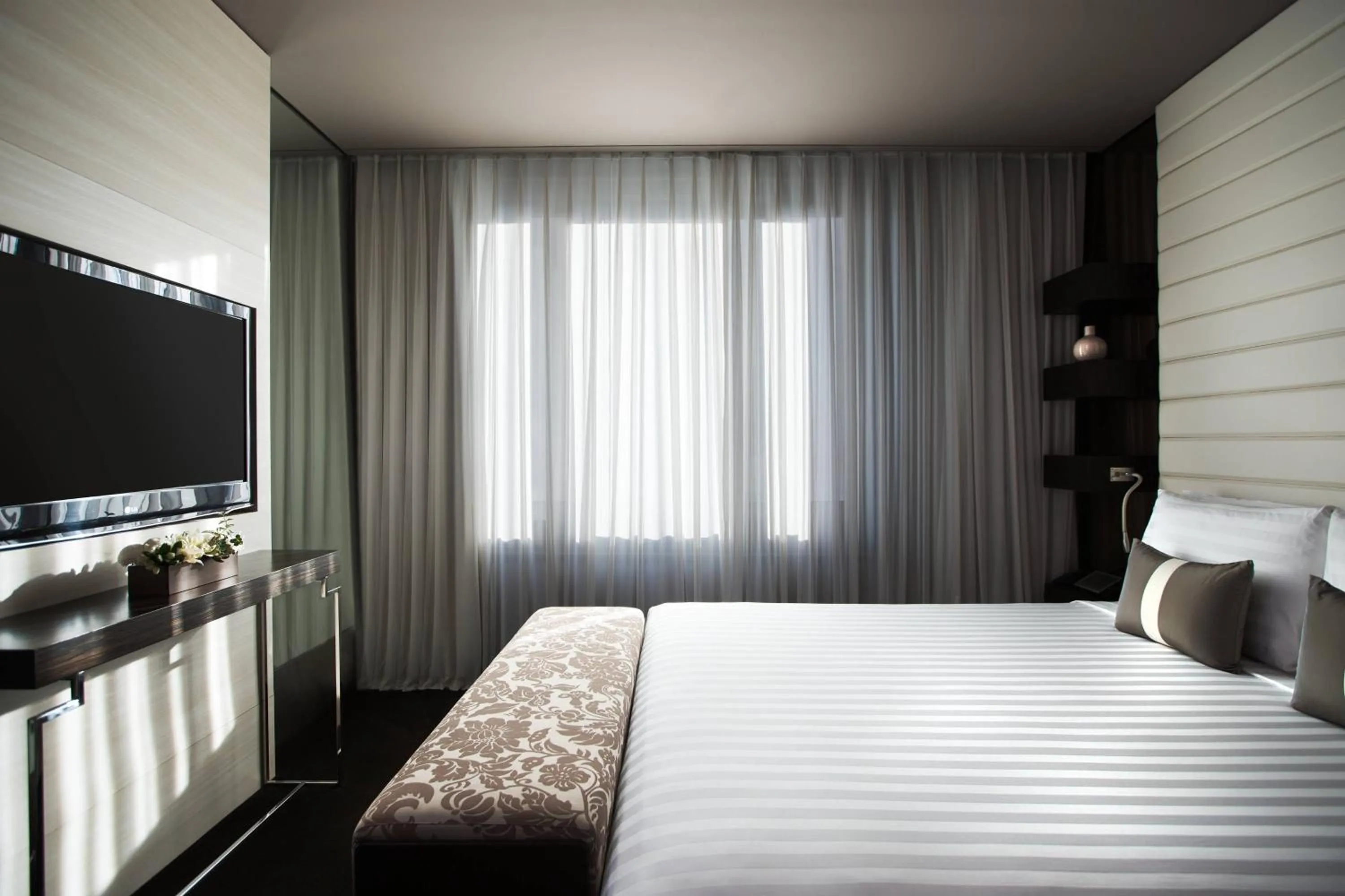 Photo of the whole room, Bed in THE PLAZA Seoul, Autograph Collection