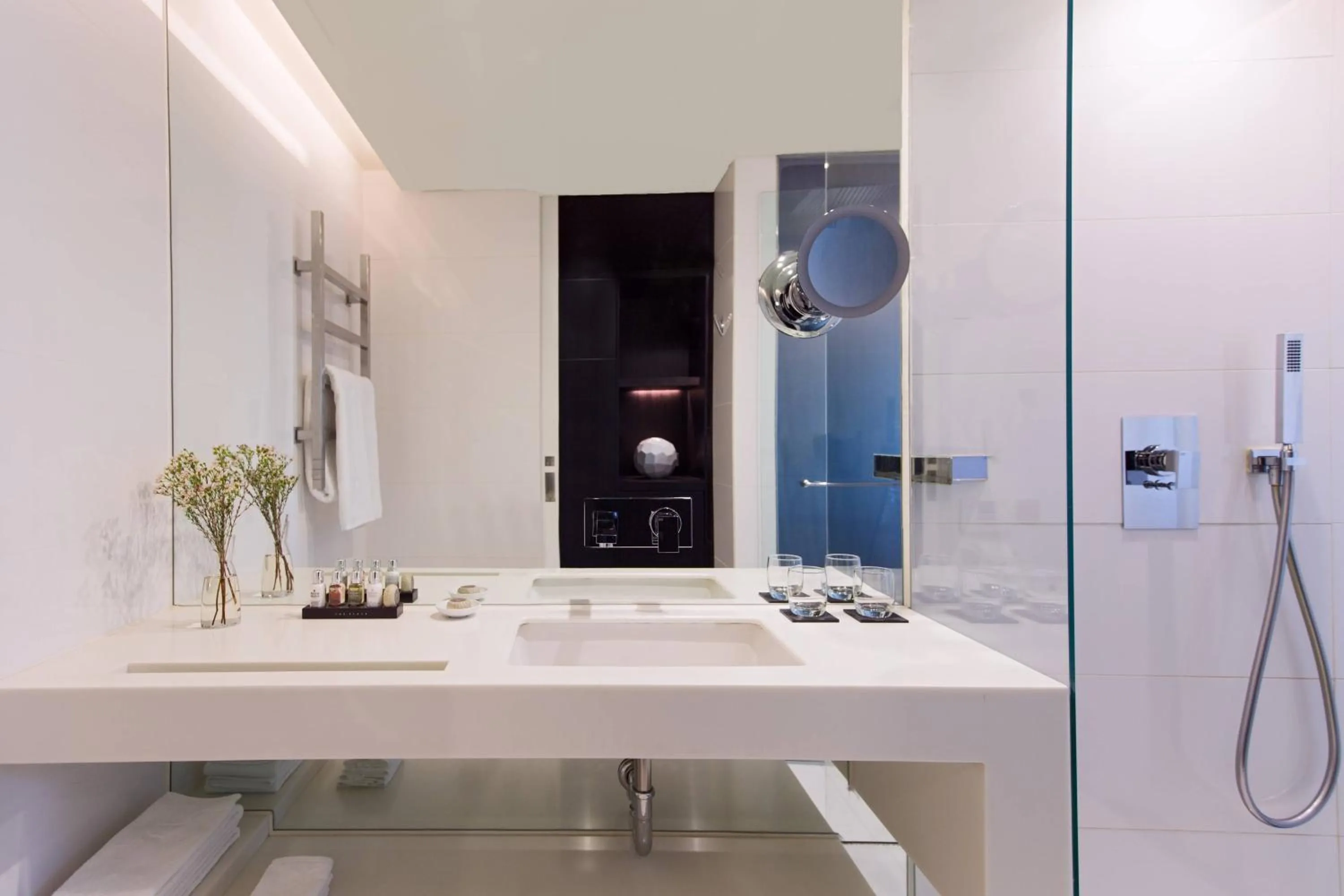 Bathroom in THE PLAZA Seoul, Autograph Collection