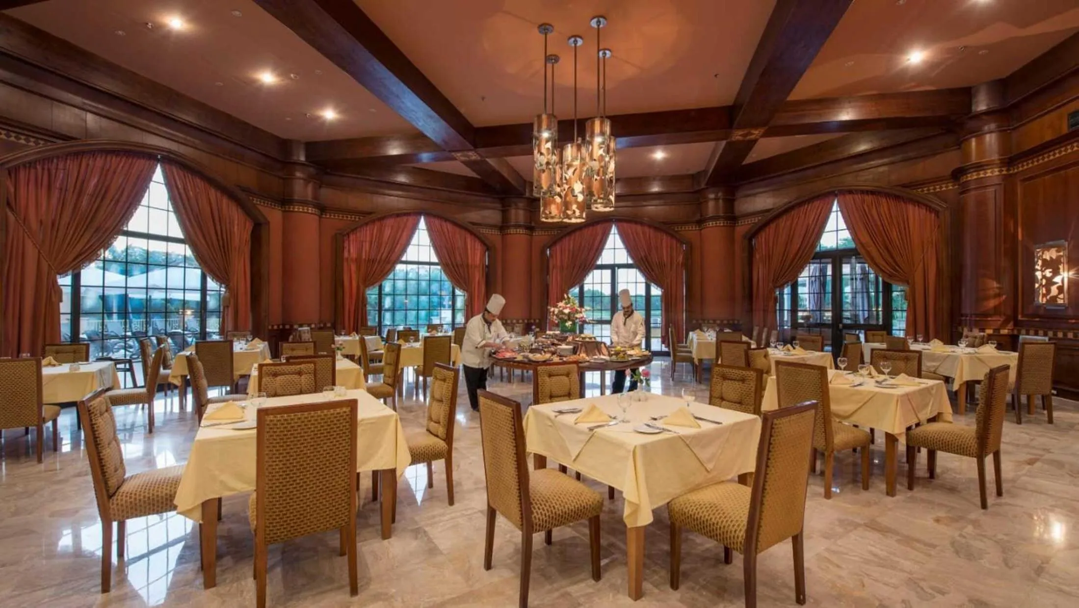 Restaurant/places to eat in Stella Golf Hotel