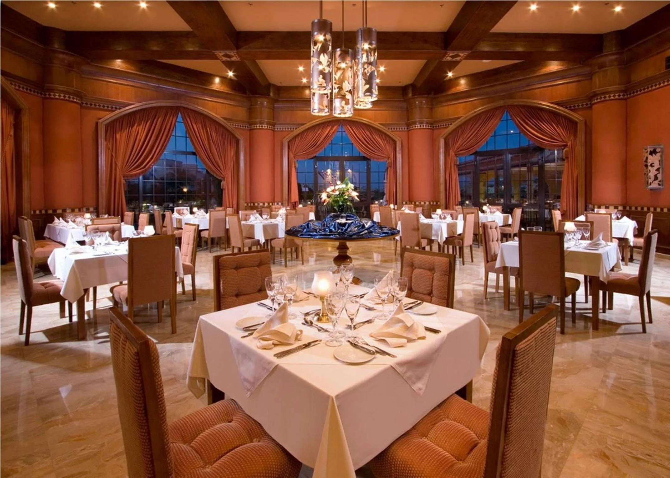 Restaurant/places to eat in Stella Golf Hotel