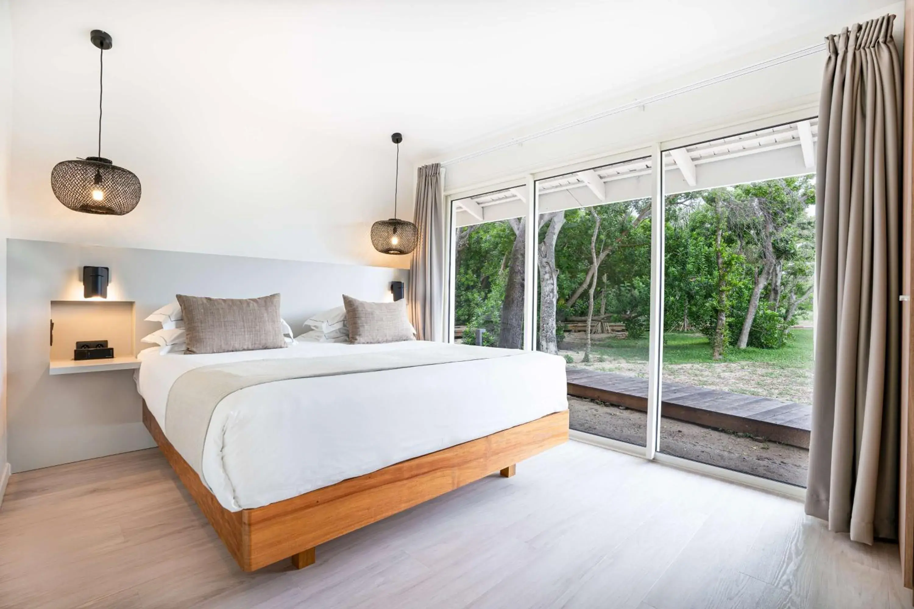 Bed in DoubleTree by Hilton Noumea Ilot Maitre Resort Bed in DoubleTree by Hilton Noumea Ilot Maitre Resort