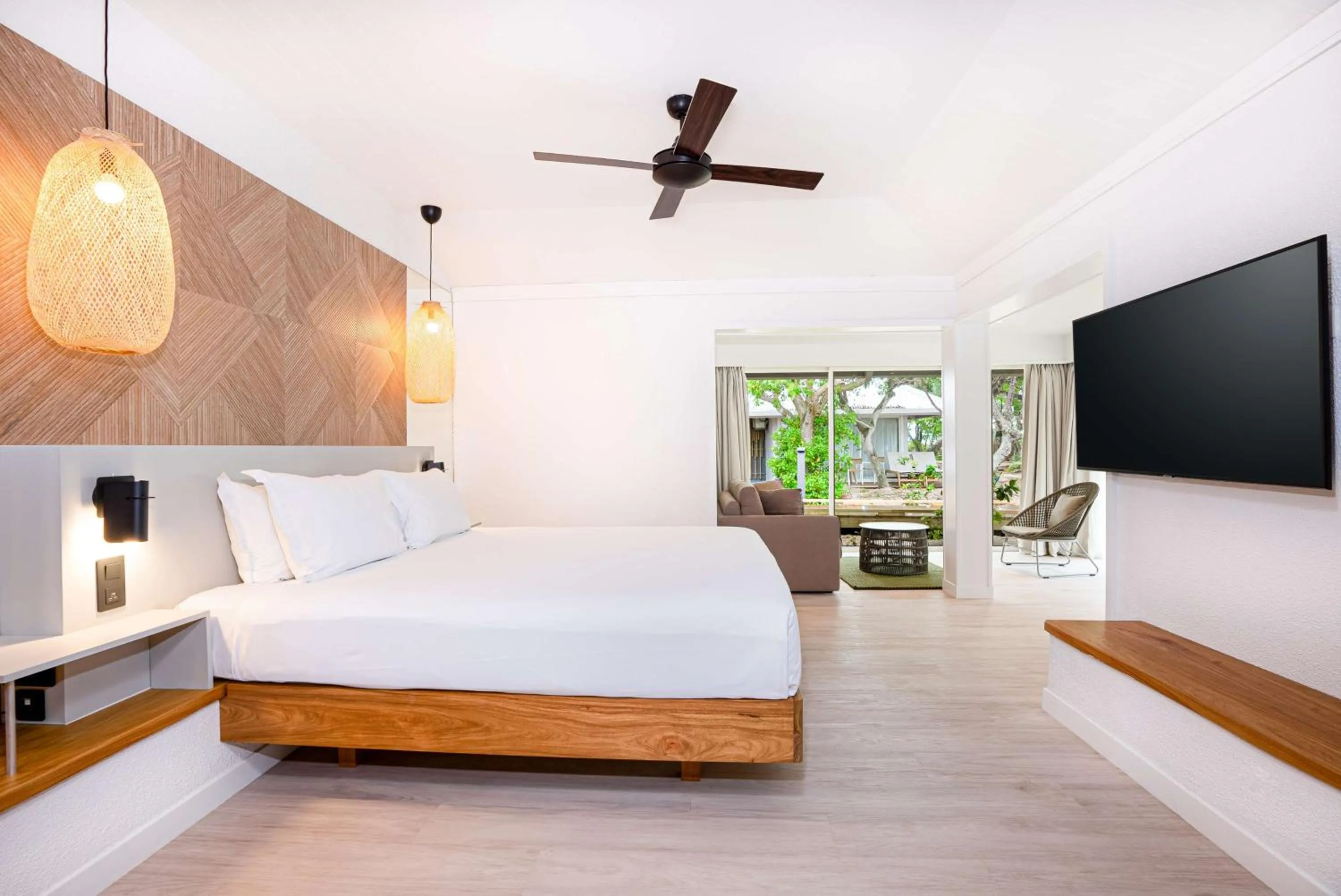 Bedroom, Bed in DoubleTree by Hilton Noumea Ilot Maitre Resort