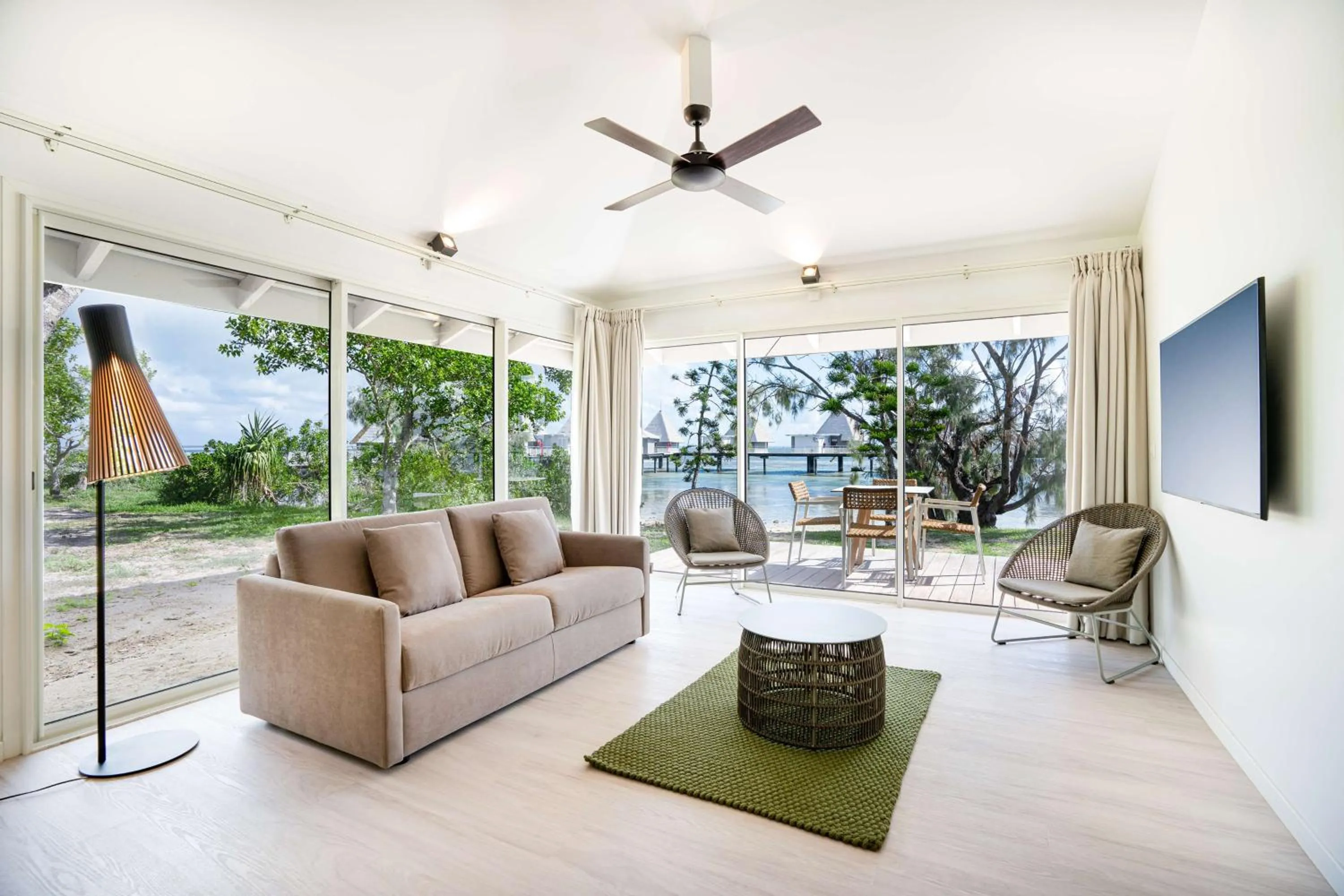 Living room in DoubleTree by Hilton Noumea Ilot Maitre Resort