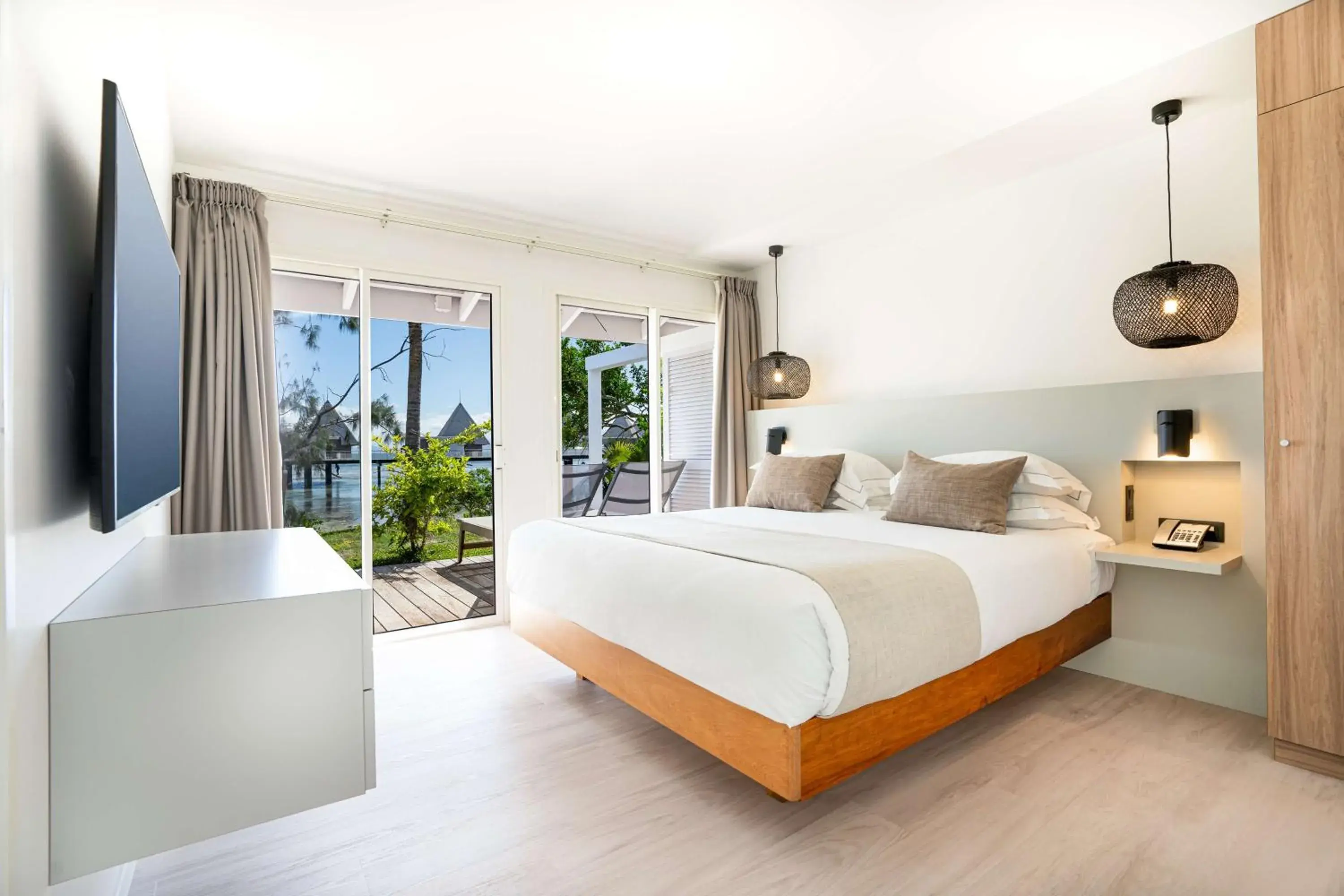 Bed in DoubleTree by Hilton Noumea Ilot Maitre Resort Bed in DoubleTree by Hilton Noumea Ilot Maitre Resort