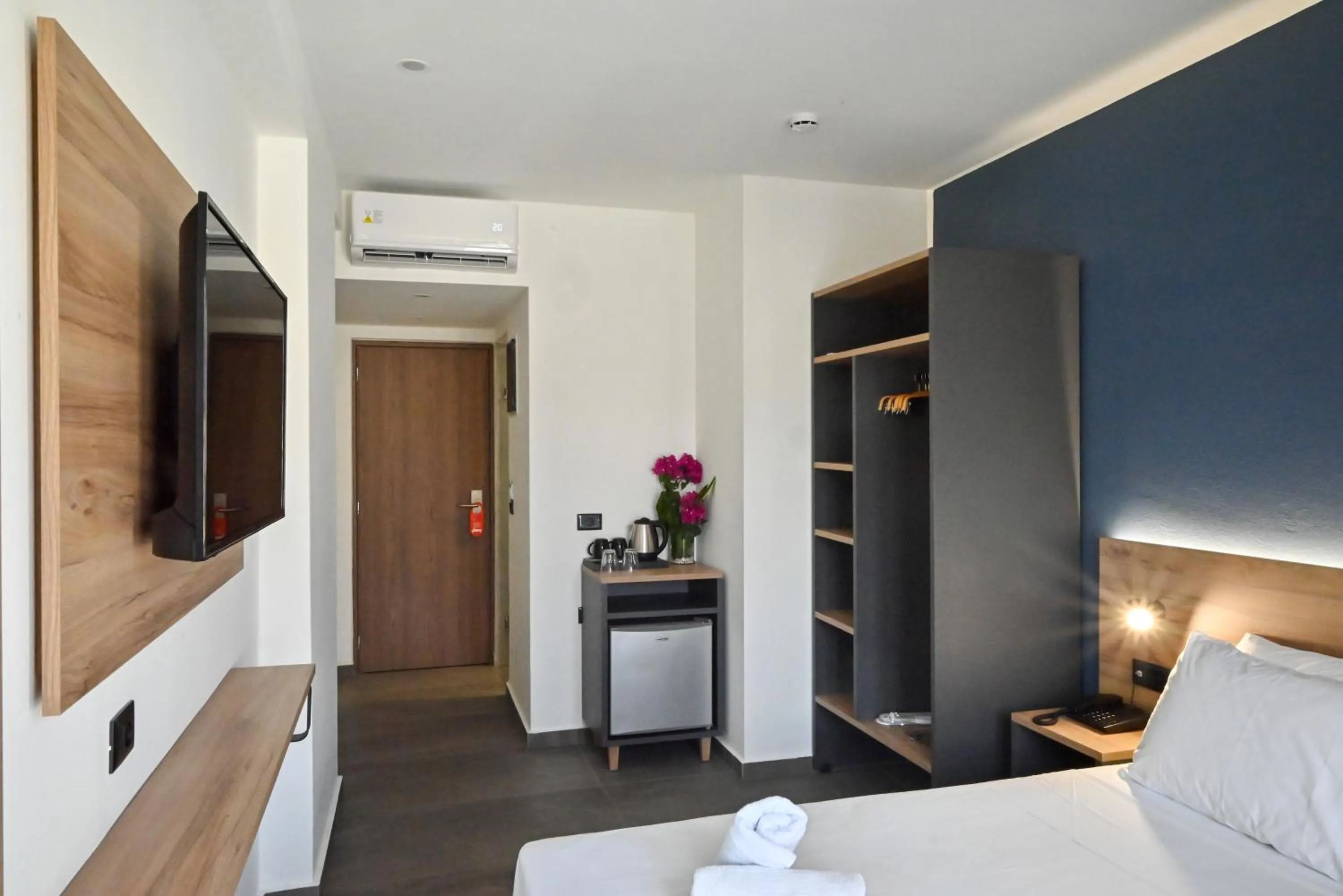 Bedroom in Pollis Hotel