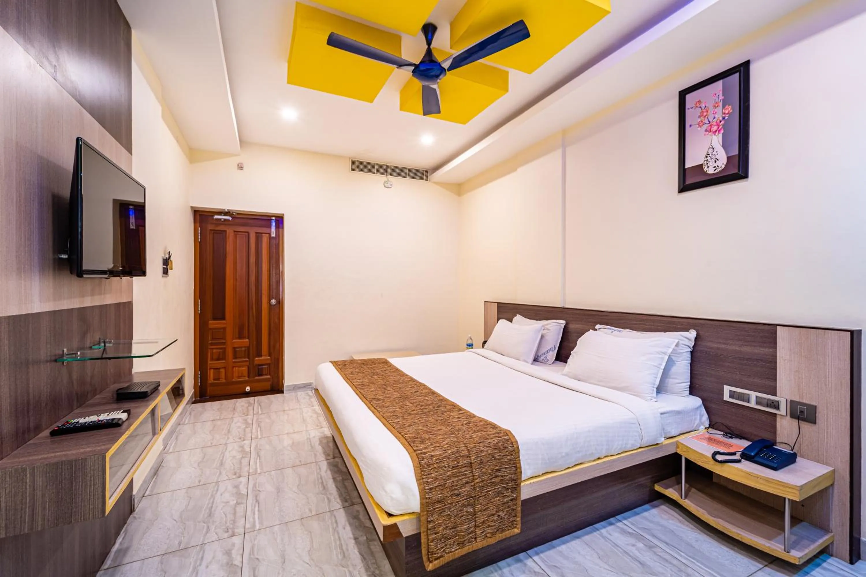 Photo of the whole room, Bed in Thaneegai Residency