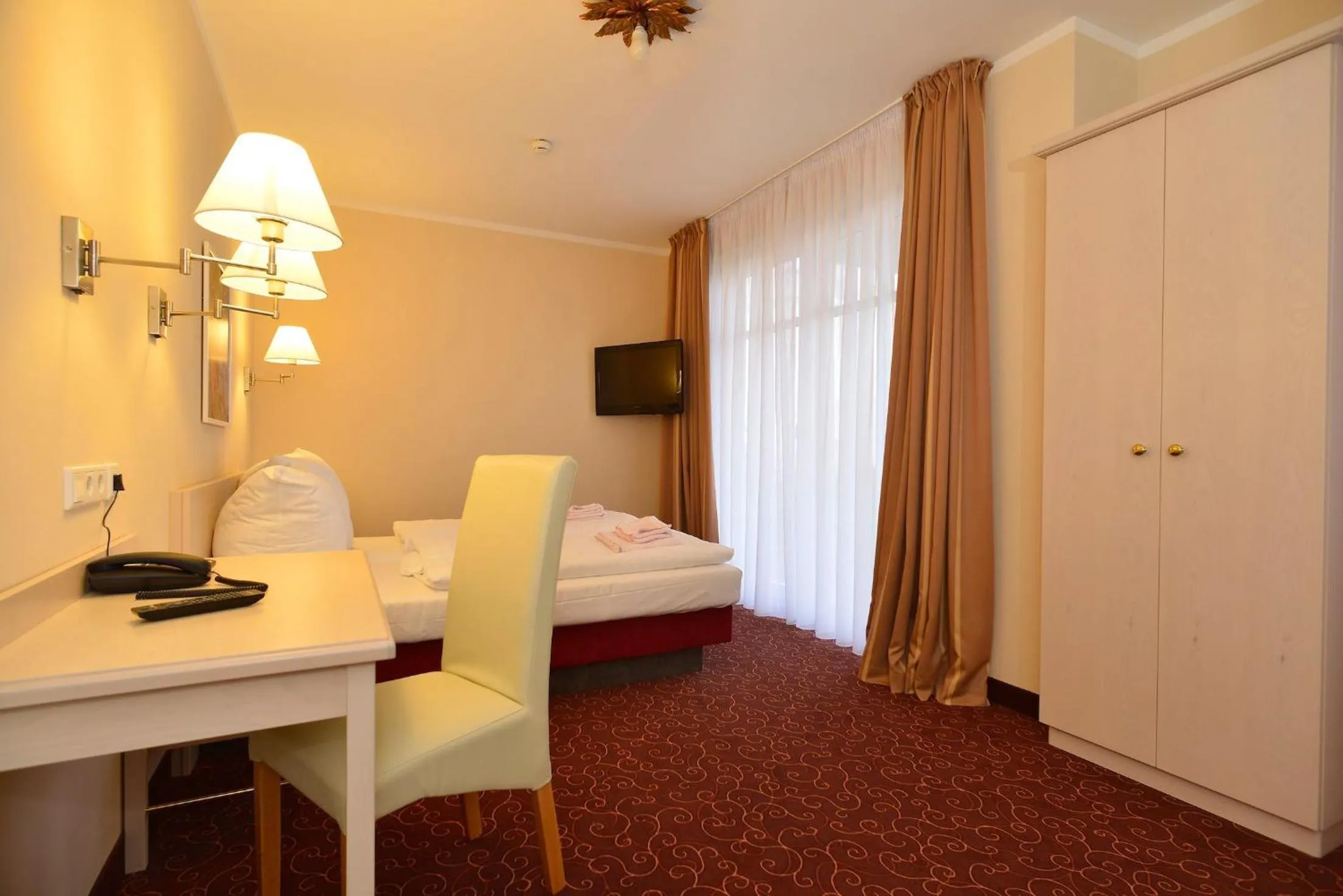 Photo of the whole room, Bed in Hotel Behrmann