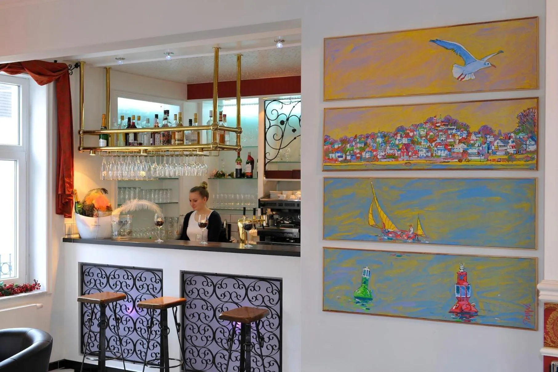 Restaurant/places to eat in Hotel Behrmann