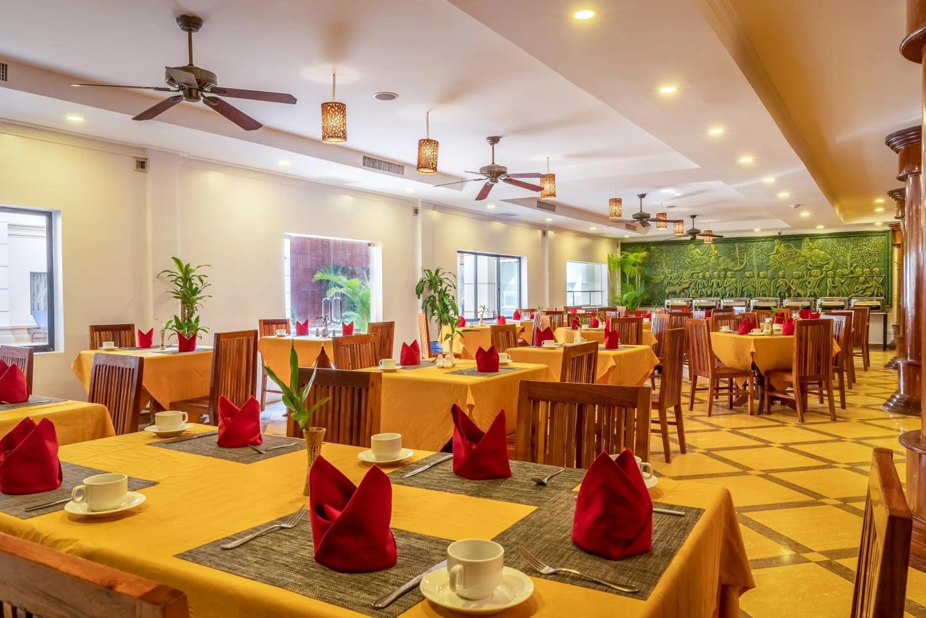 Restaurant/places to eat in Dragon Royal Angkor Hotel