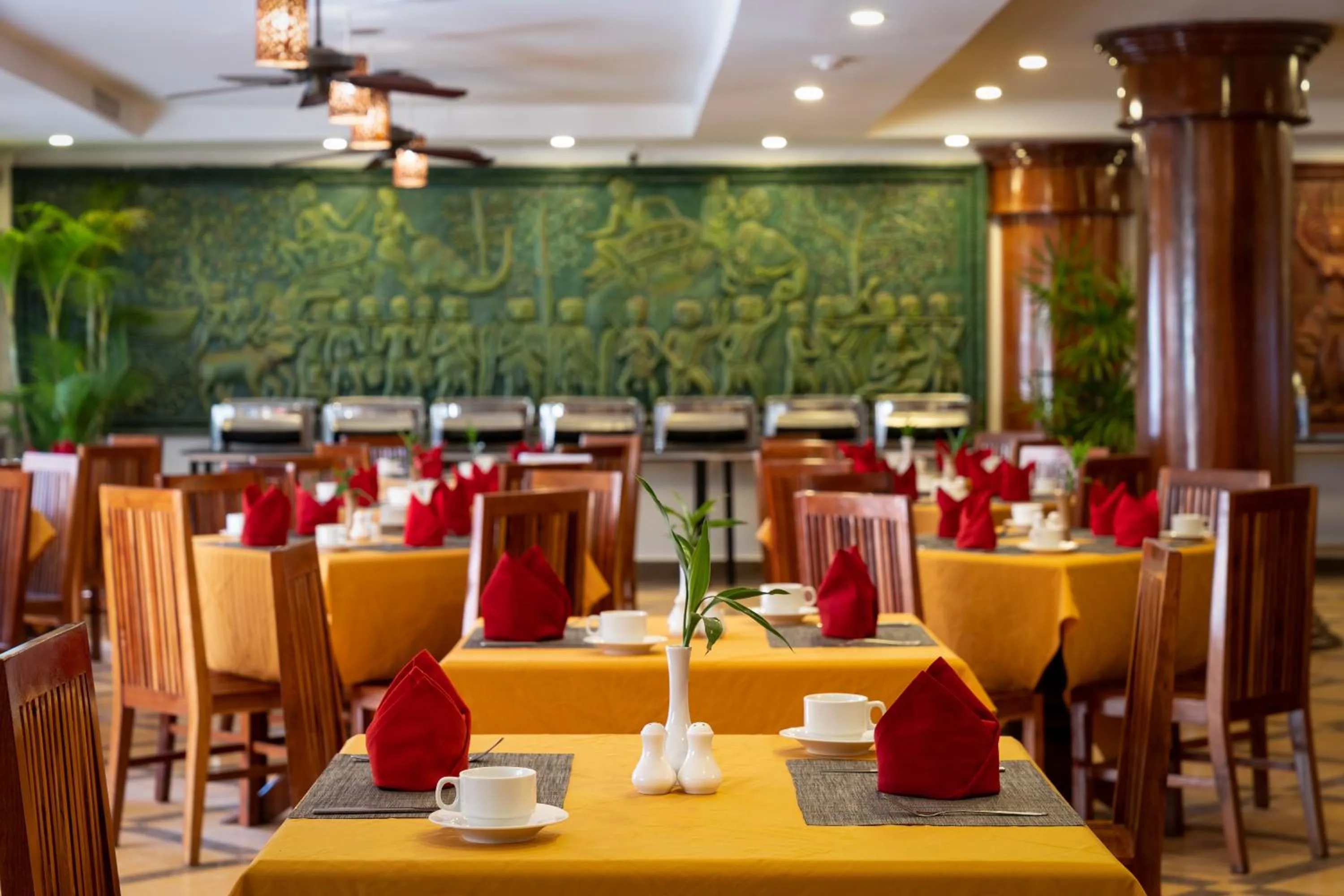 Restaurant/places to eat in Dragon Royal Angkor Hotel