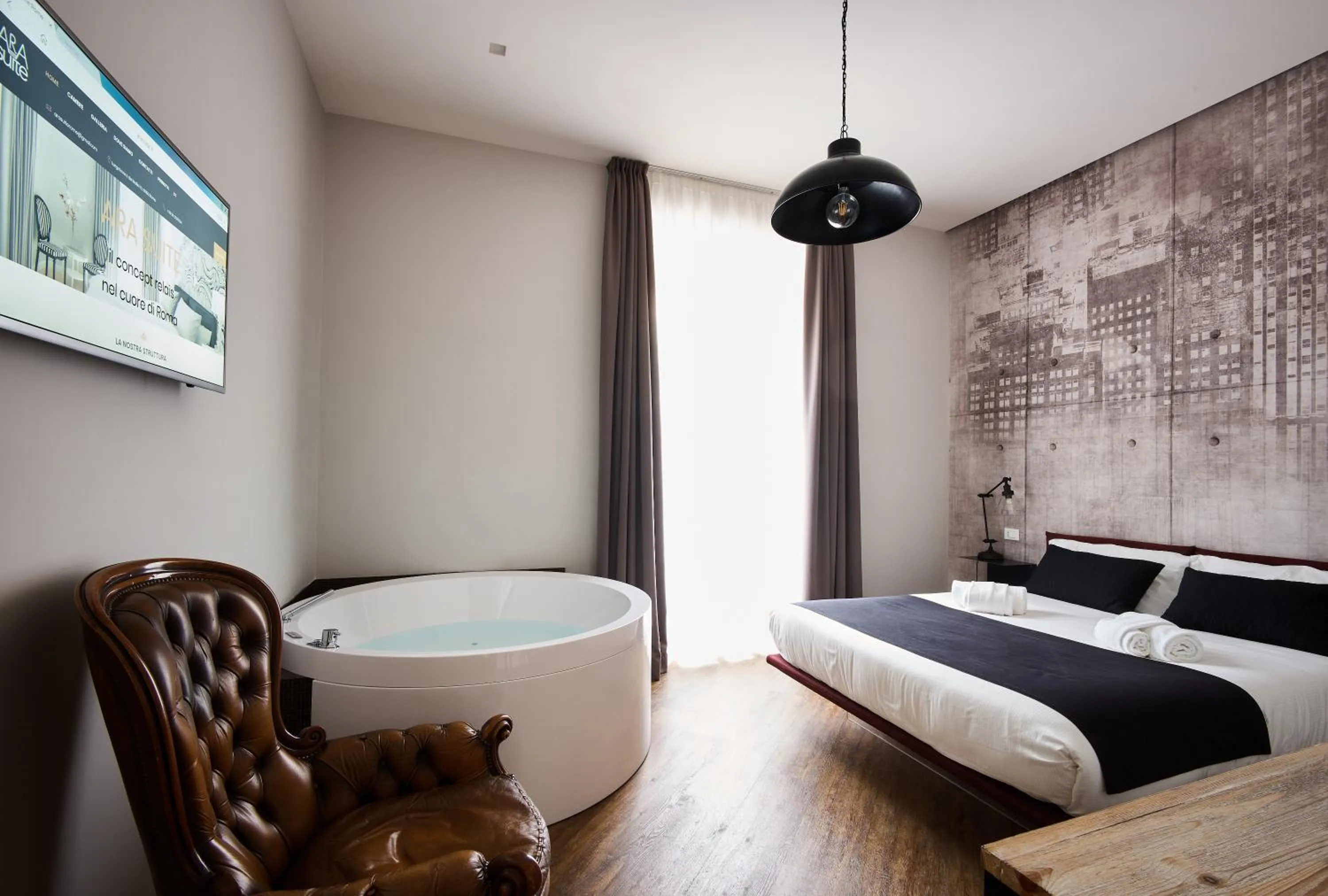 Photo of the whole room, Bed in Ara Suite