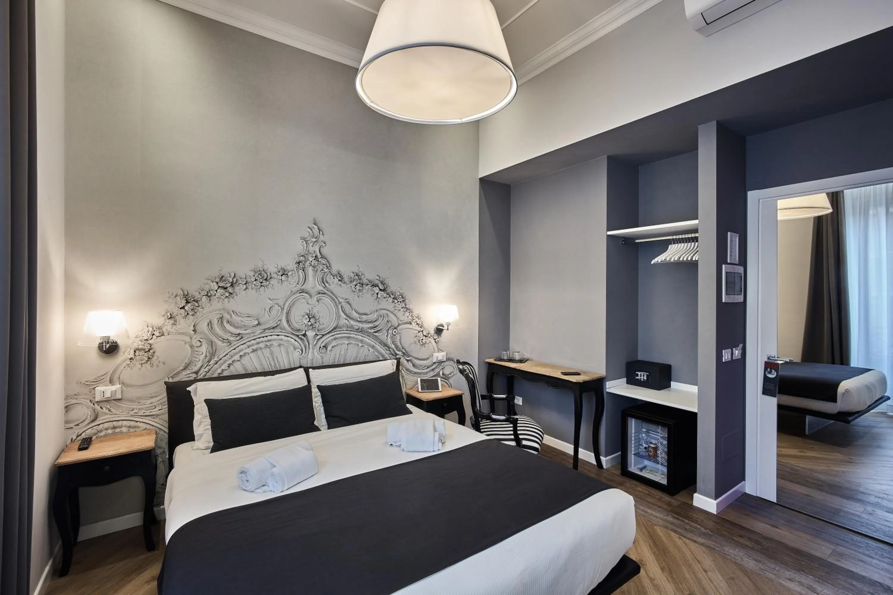 Photo of the whole room, Bed in Ara Suite